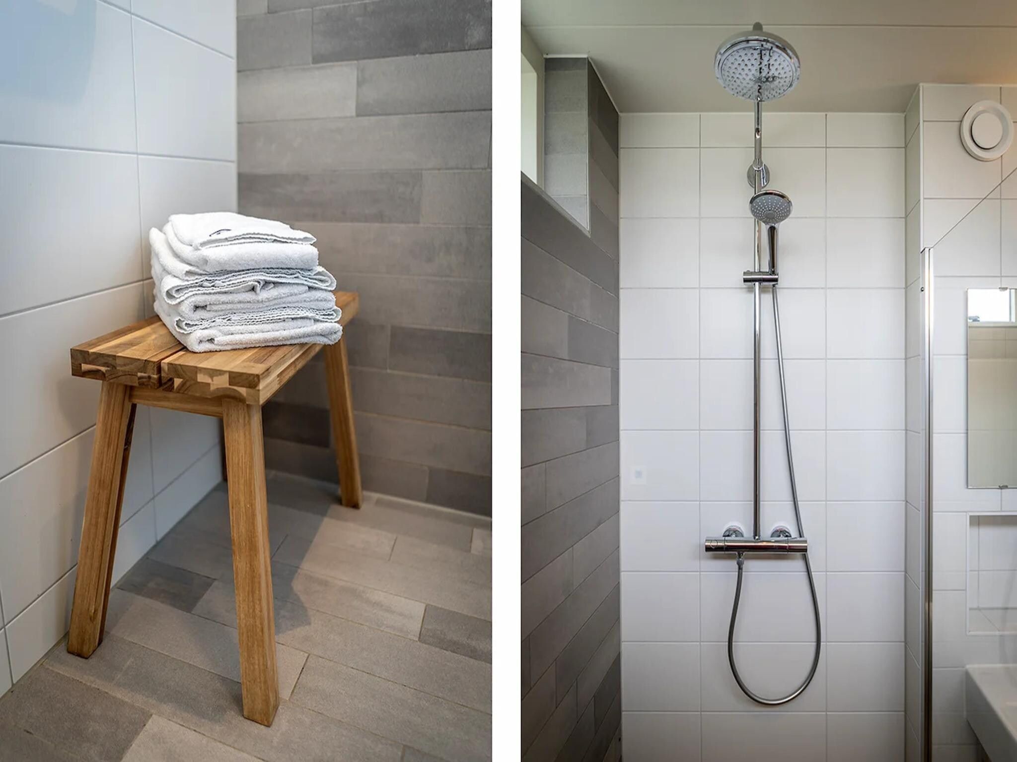 De badkamer van 6-person luxury villa with 2 bathrooms on Texel in De Koog