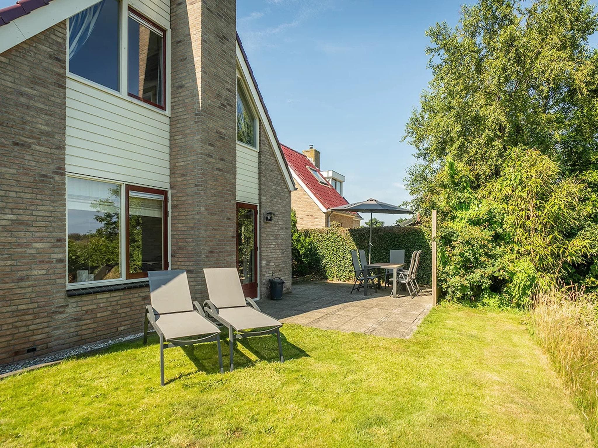 Het terras van 5-person luxury holiday villa on Texel in De Koog