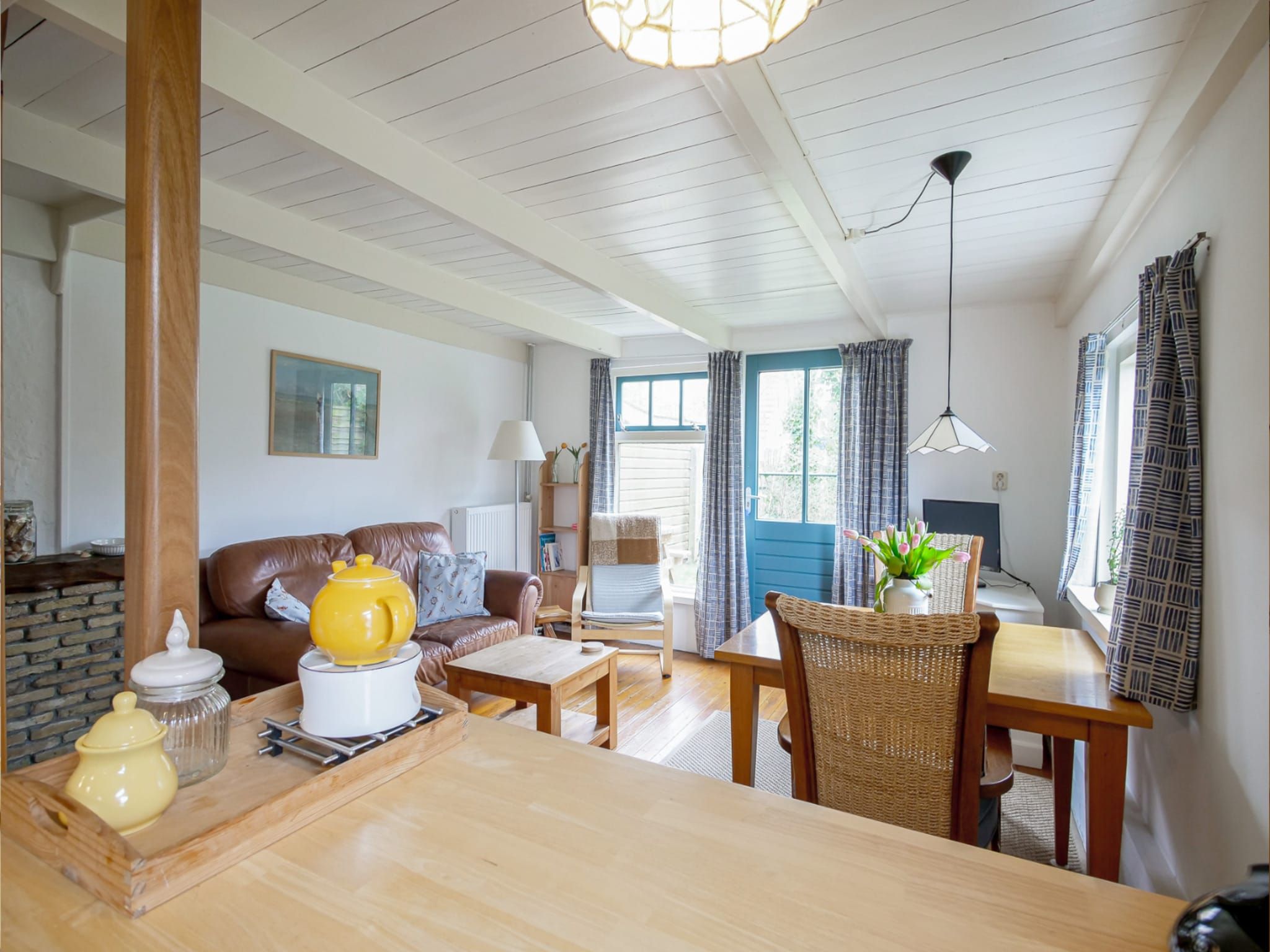 De eetkamer van Appartement Eb in Callantsoog