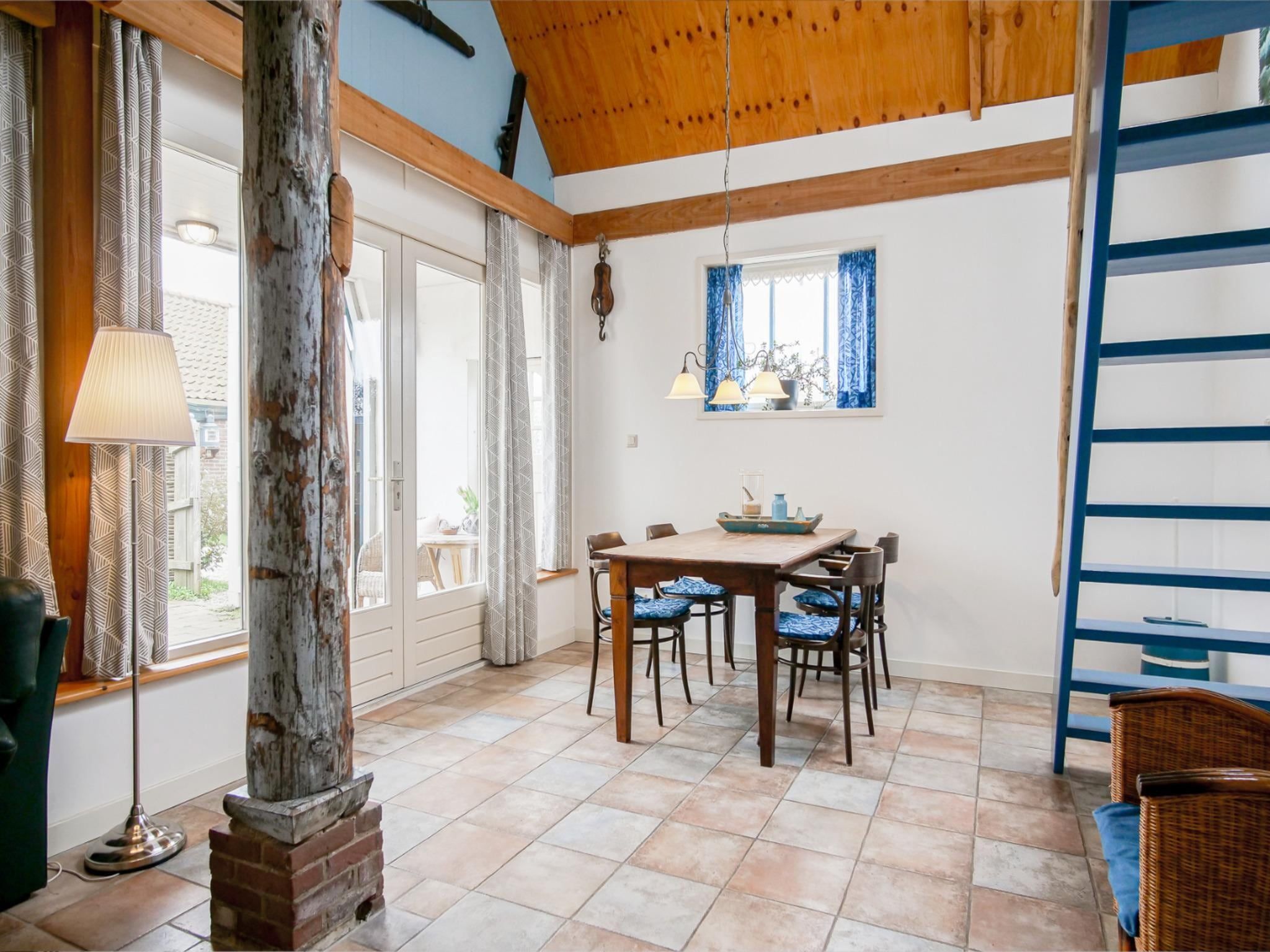 De eetkamer van Appartement Dars in Callantsoog