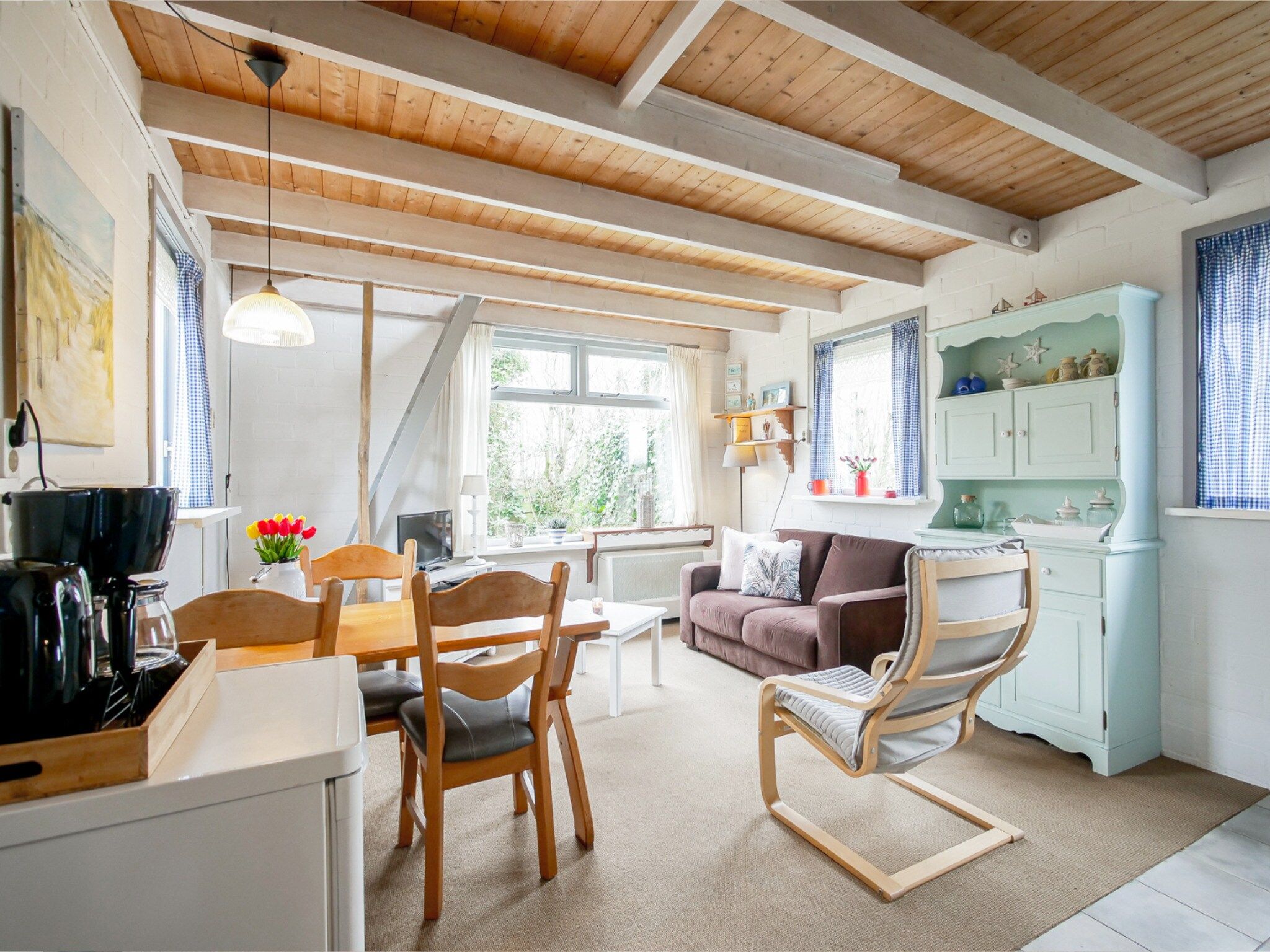 De woonkamer van Vakantiehuisje Vloed in Callantsoog
