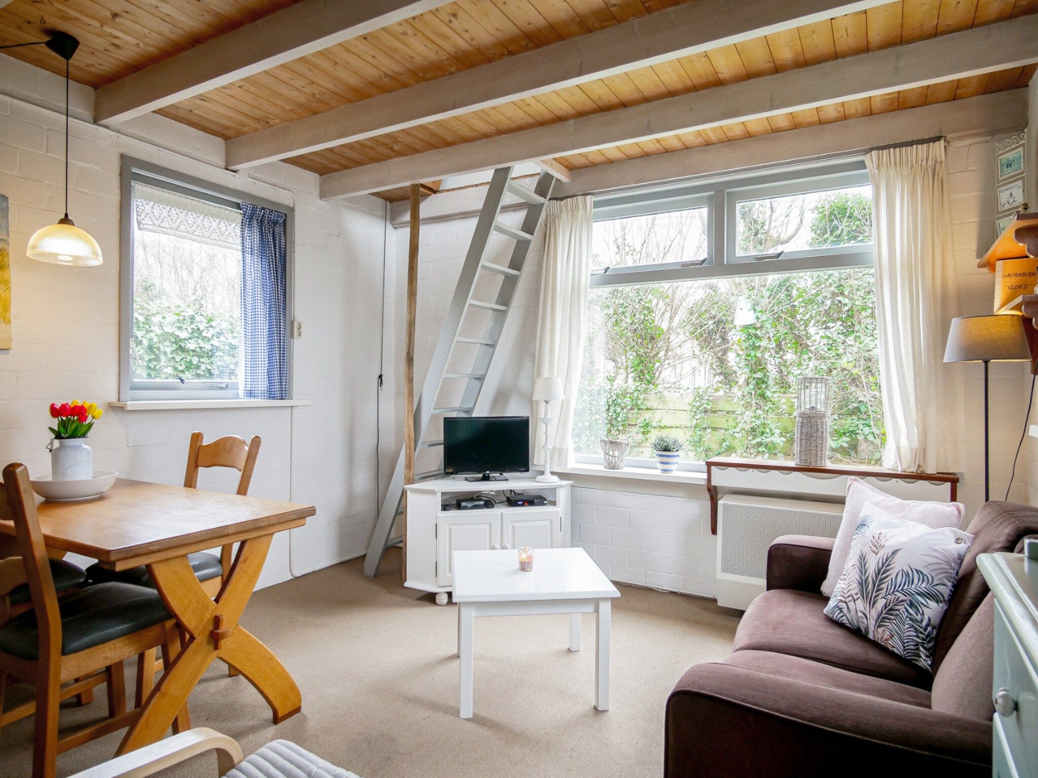 De eetkamer van Vakantiehuisje Vloed in Callantsoog