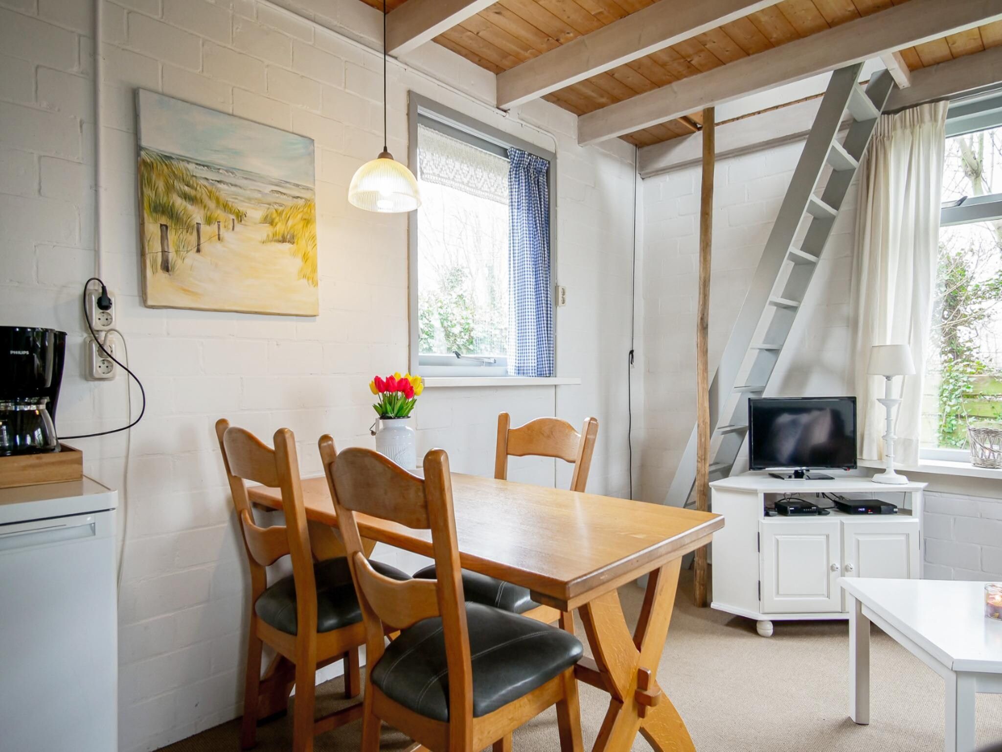 De eetkamer van Vakantiehuisje Vloed in Callantsoog