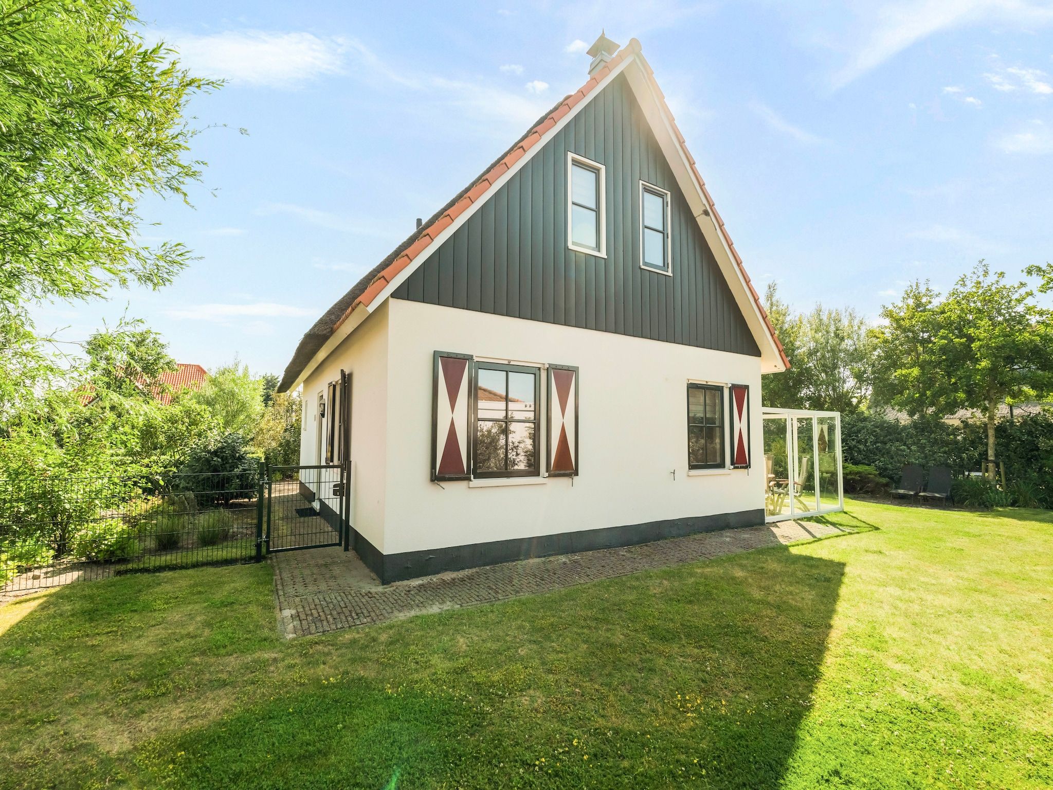 De buitenkant van De Buitenplaats 150 in Callantsoog