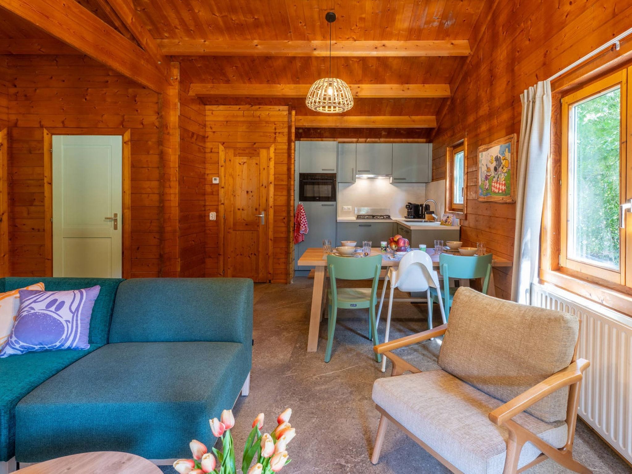 De woonkamer van Molletjes Boshut 6p in Hoogerheide