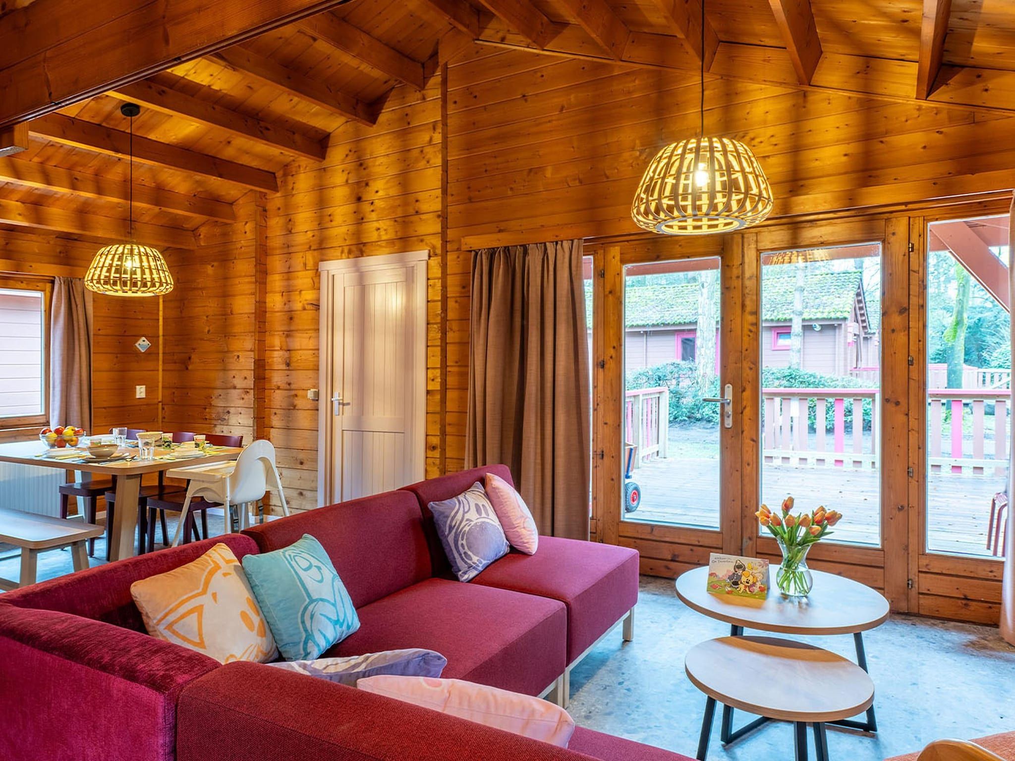 De woonkamer van Wijze Varen Lodge 6p in Hoogerheide