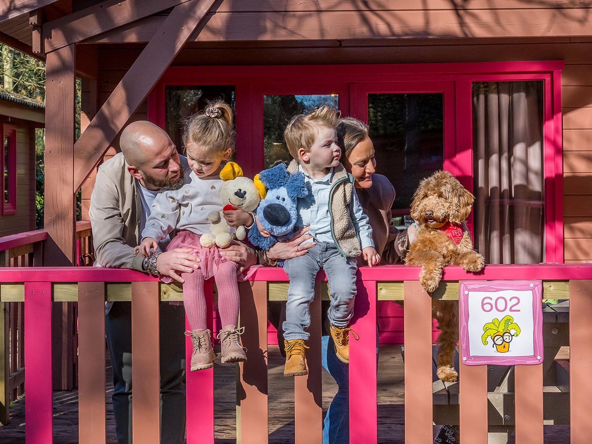 De buitenkant van Wijze Varen Lodge 6p in Hoogerheide