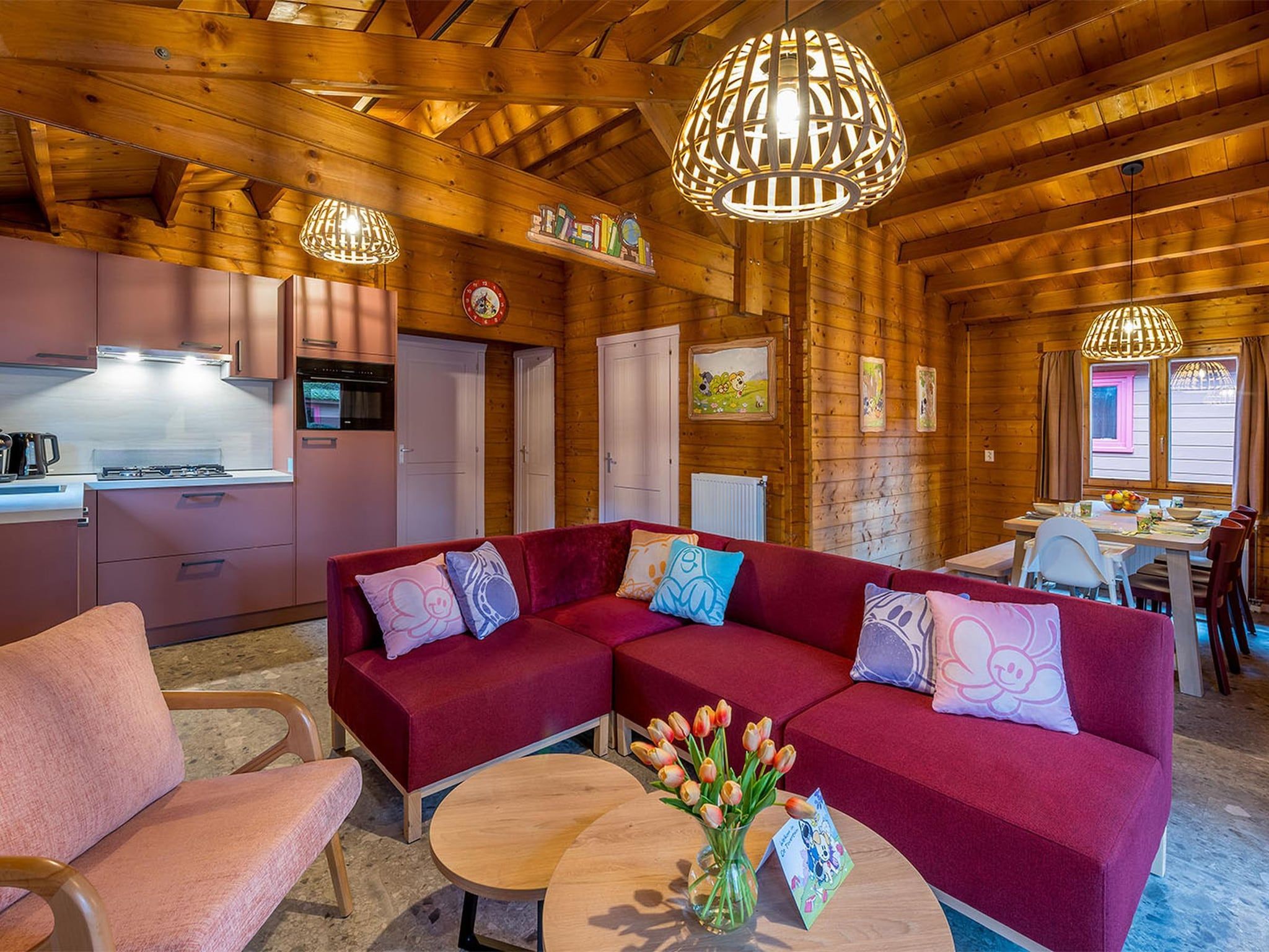 De woonkamer van Wijze Varen Lodge 6p in Hoogerheide