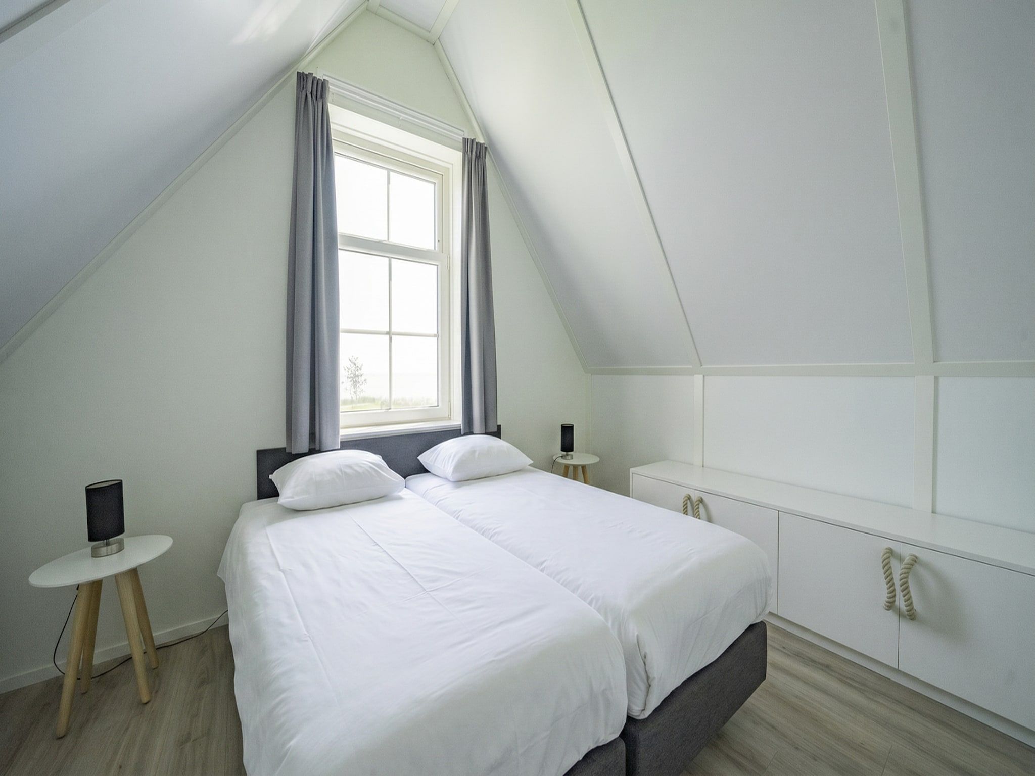 Een slaapkamer van Florijn 6 in Uitdam