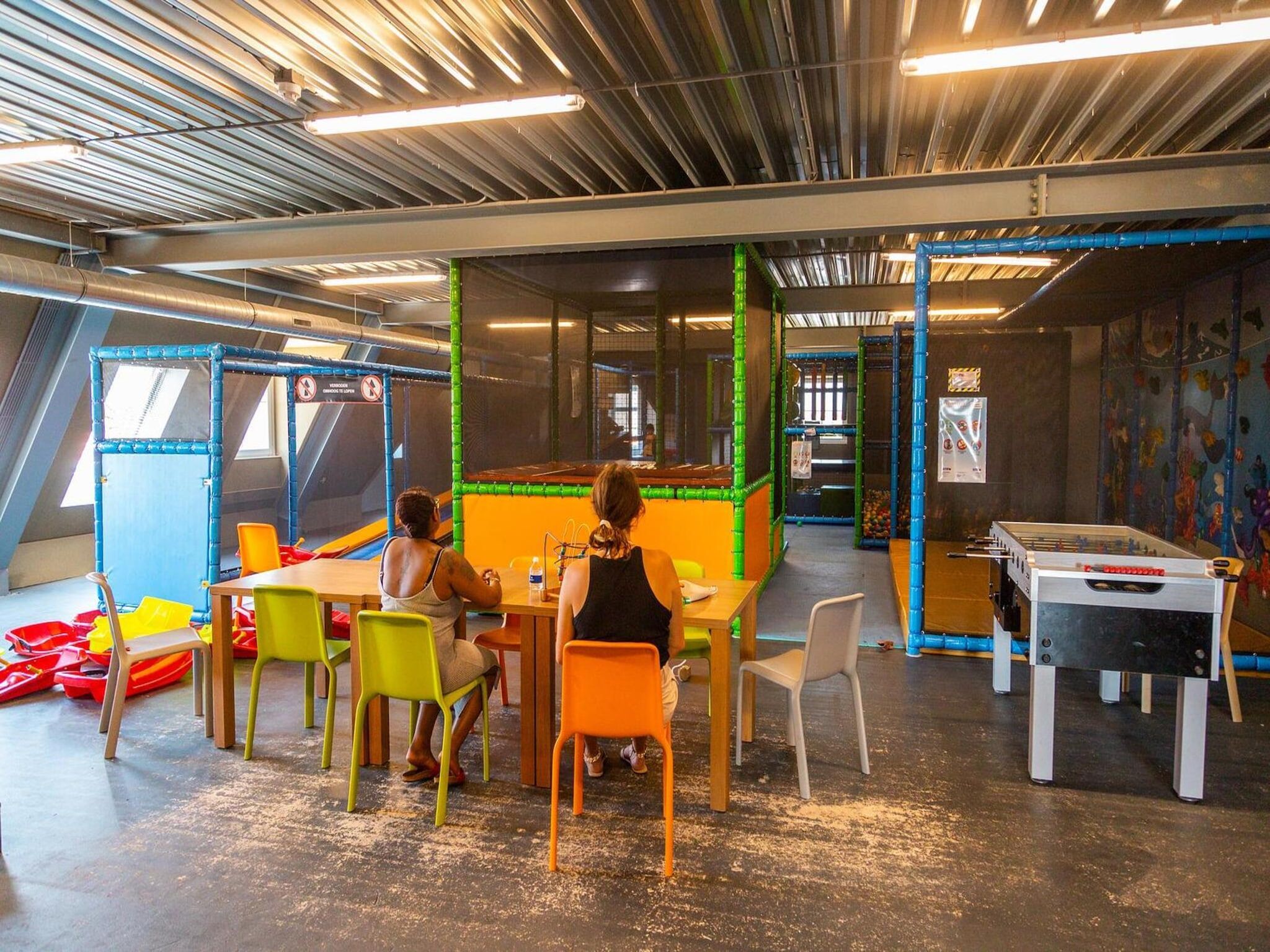 Parkfaciliteiten bij Munt 6 in Uitdam