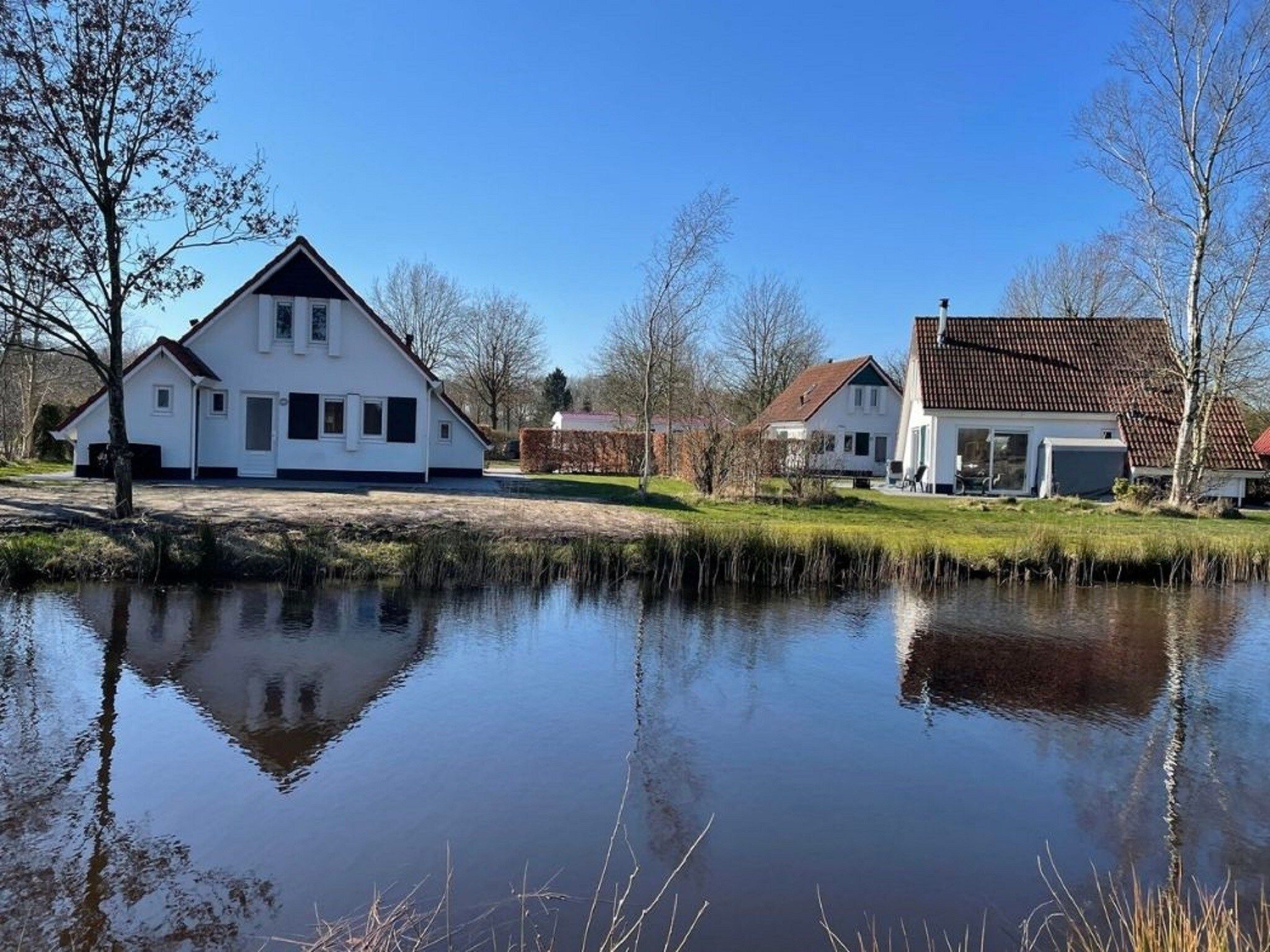 De buitenkant van Landgoed Eysinga State 2 in Sint Nicolaasga