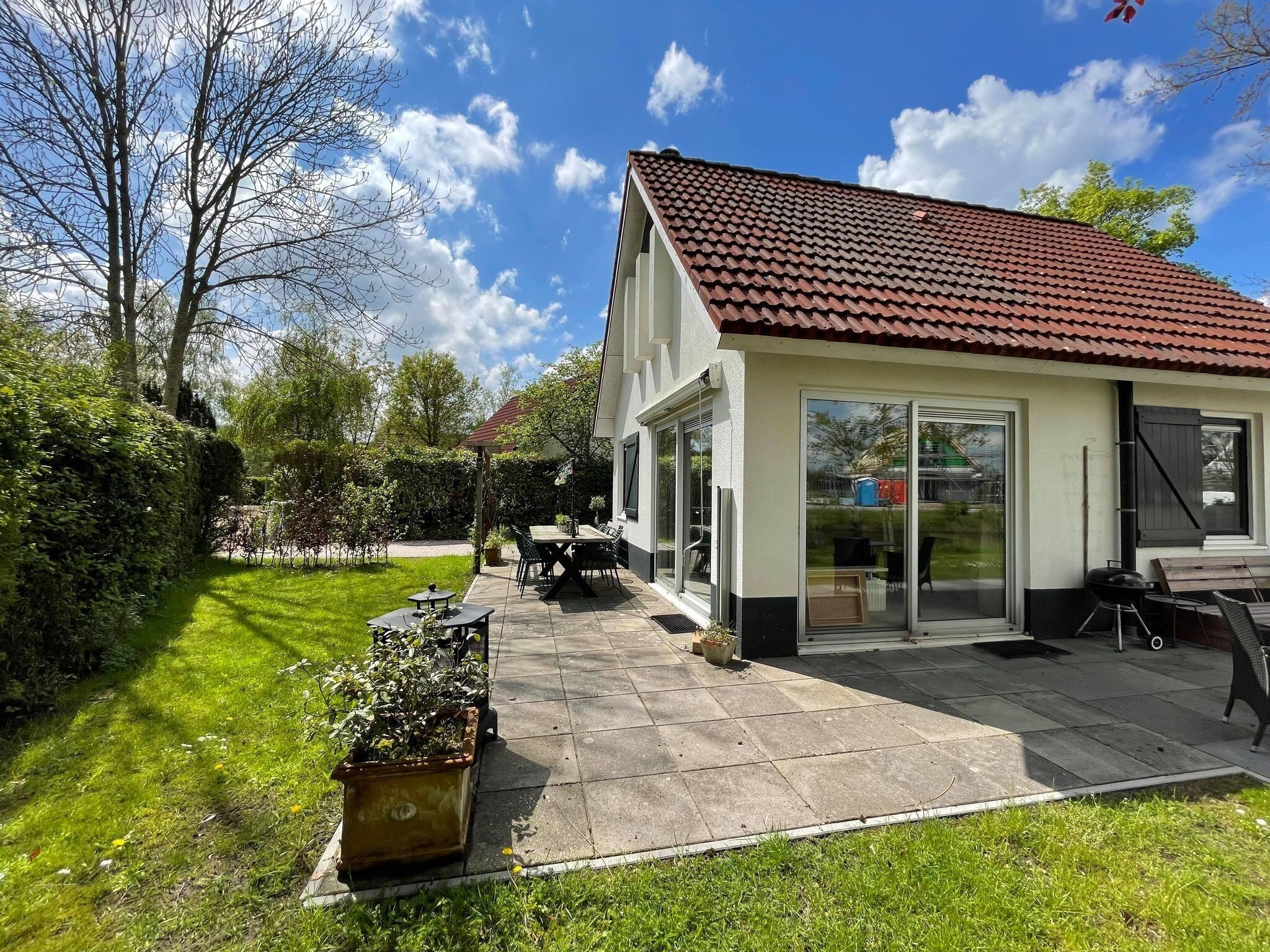 Het terras van Landgoed Eysinga State 2 in Sint Nicolaasga