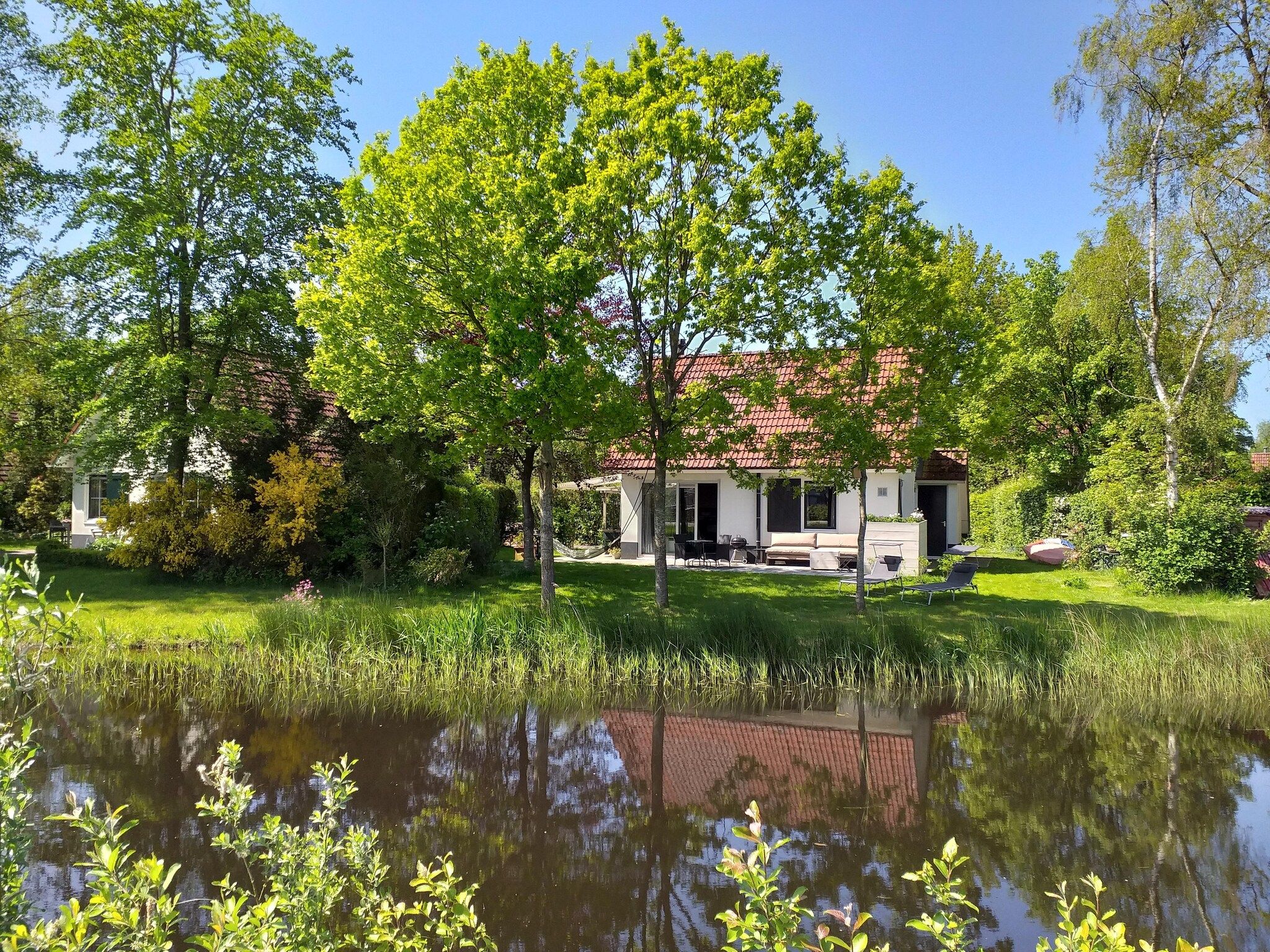 De buitenkant van Landgoed Eysinga State 2 in Sint Nicolaasga