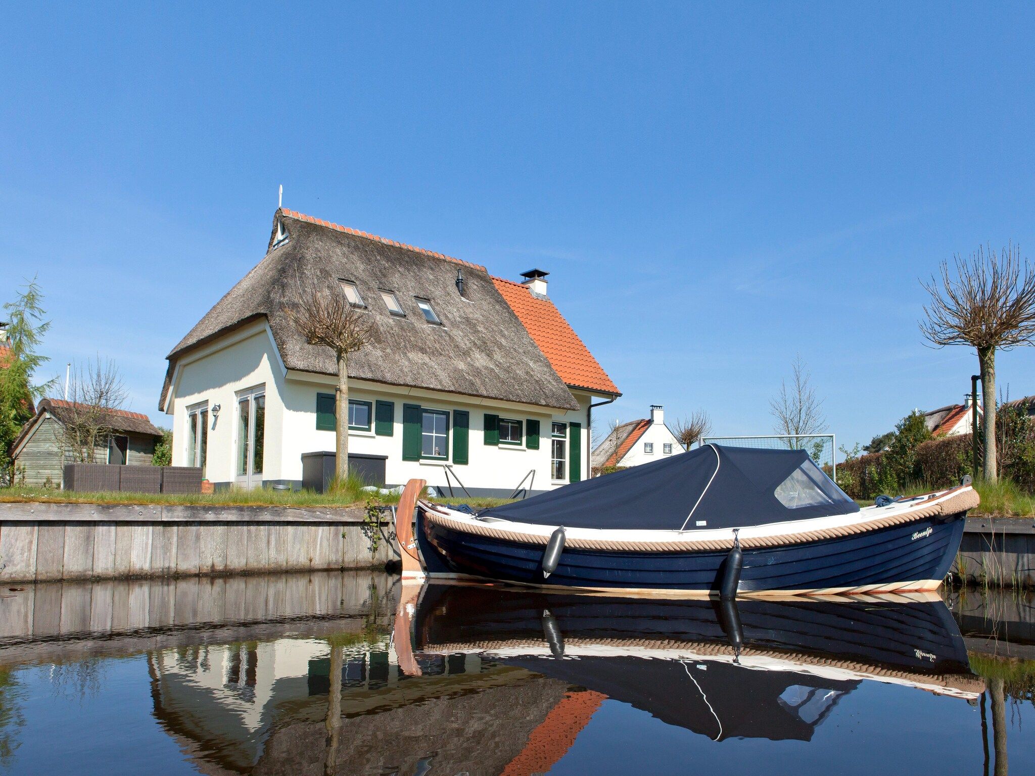 De buitenkant van Landgoed Eysinga State 1 in Sint Nicolaasga