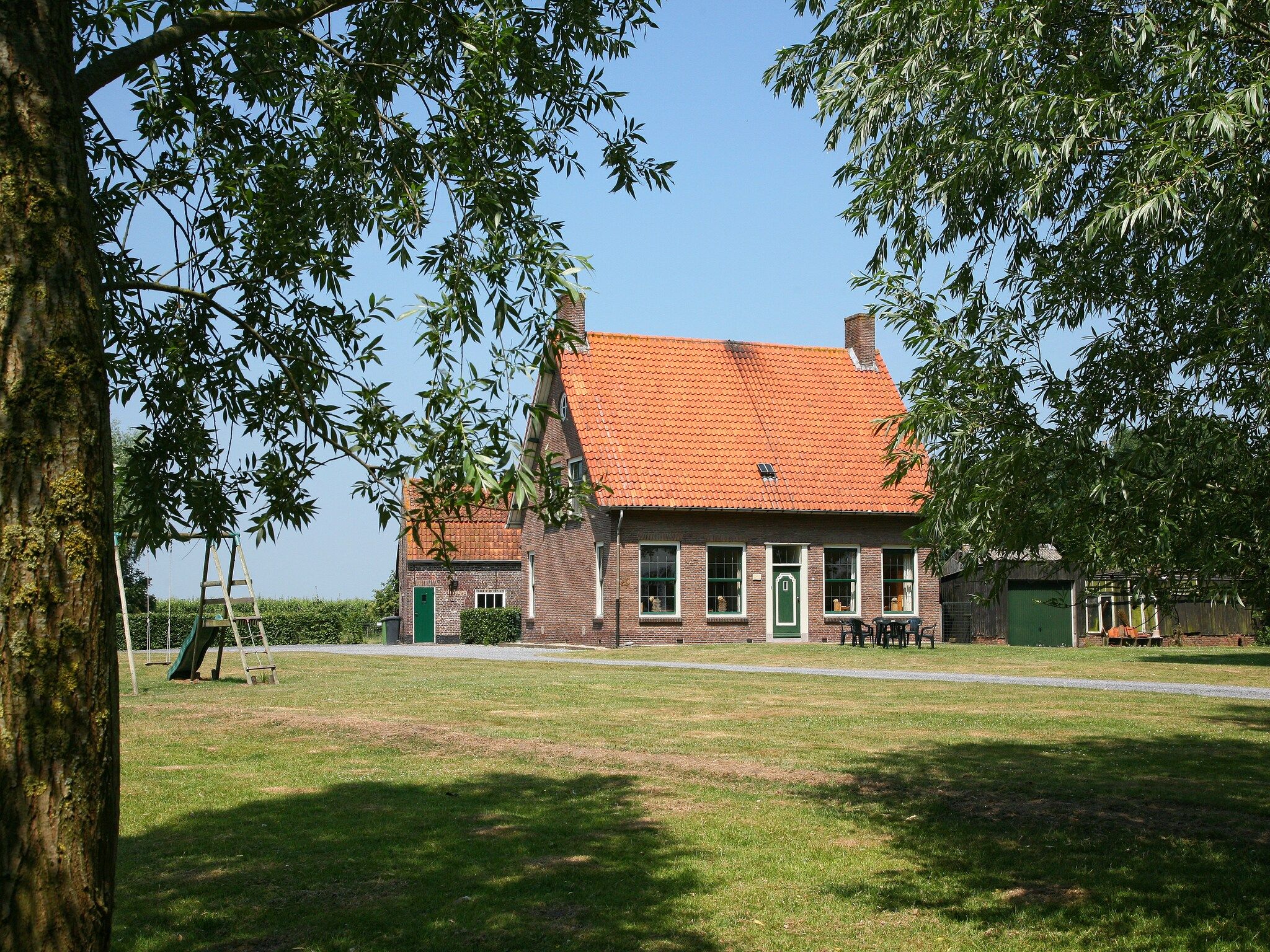 De buitenkant van De Biezenpolder 't Groothuus in Eede