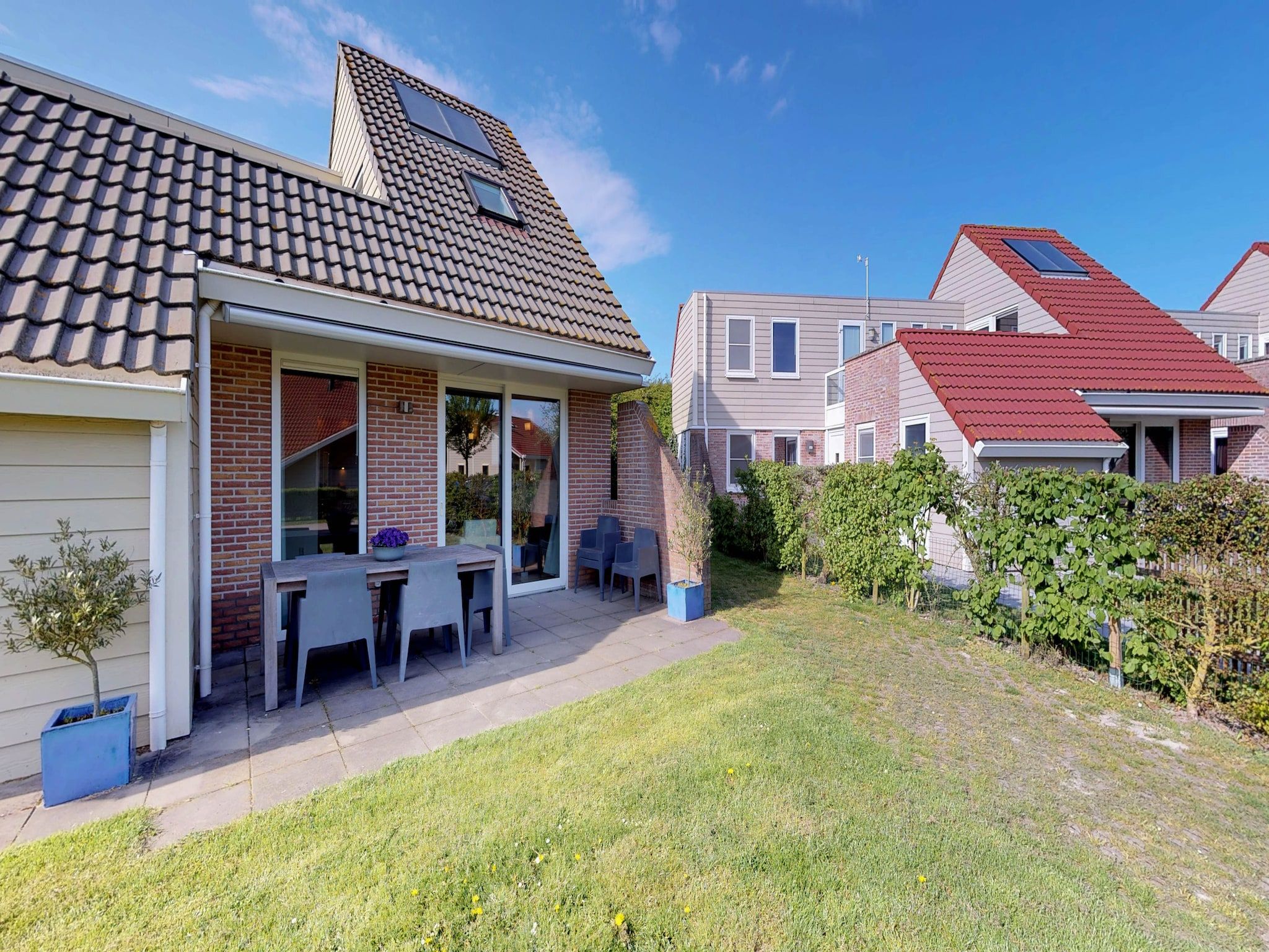 De tuin van Villapark de Paardekreek 6 in Kortgene