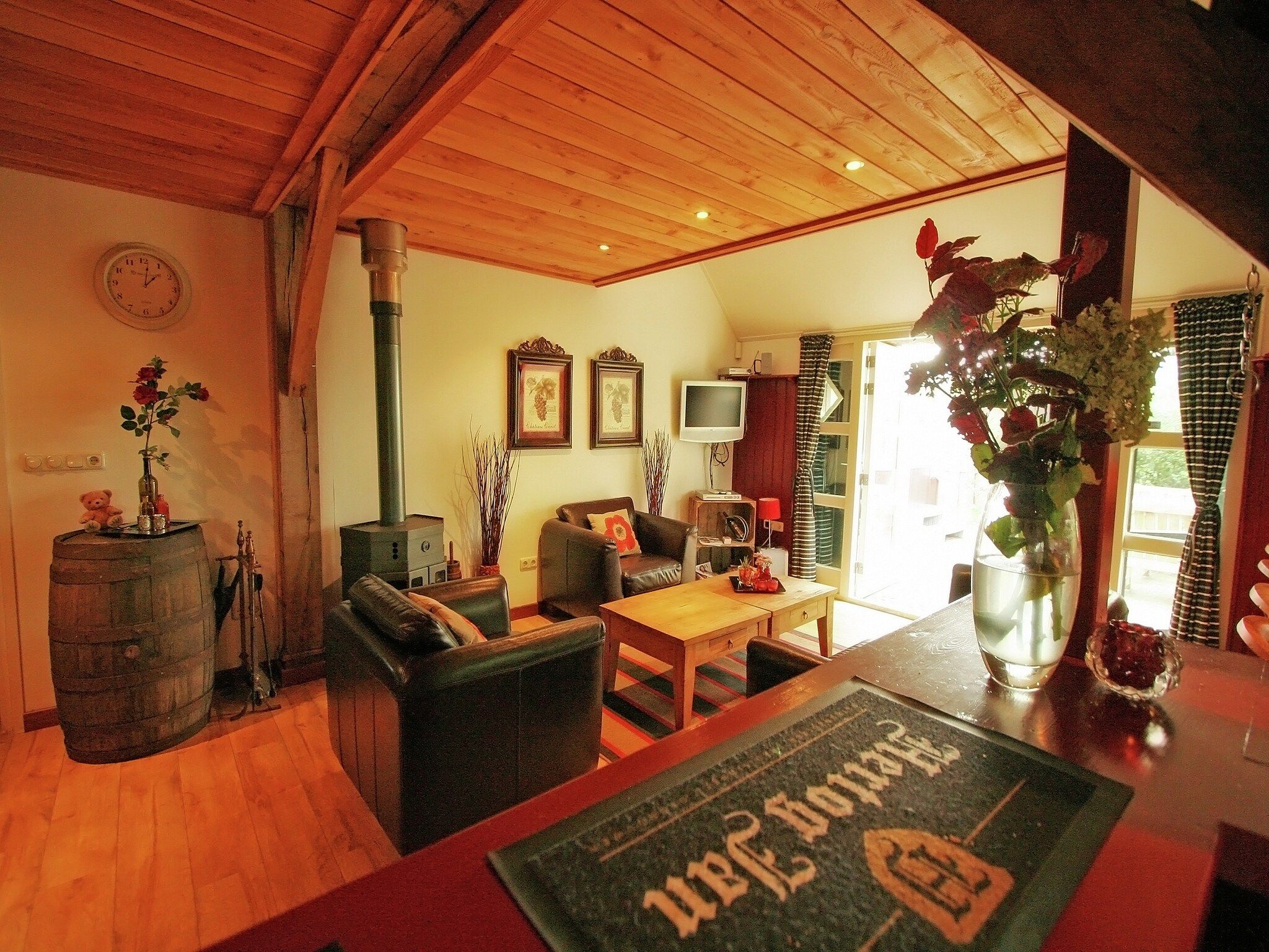 De woonkamer van De Hytte in Balkbrug