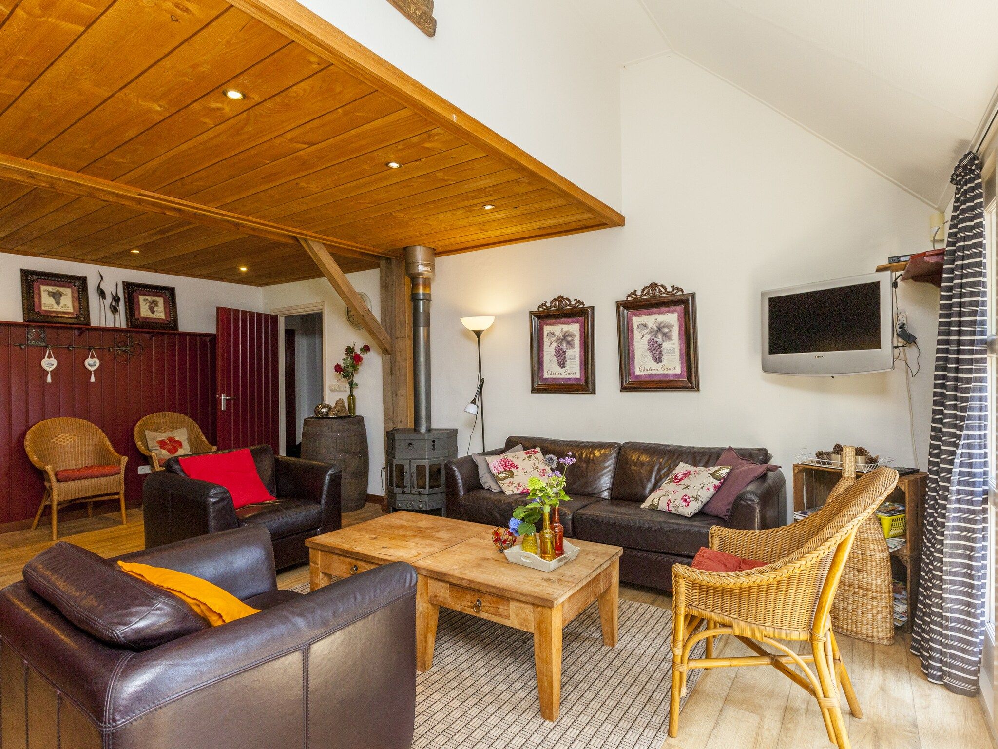 De woonkamer van De Hytte in Balkbrug