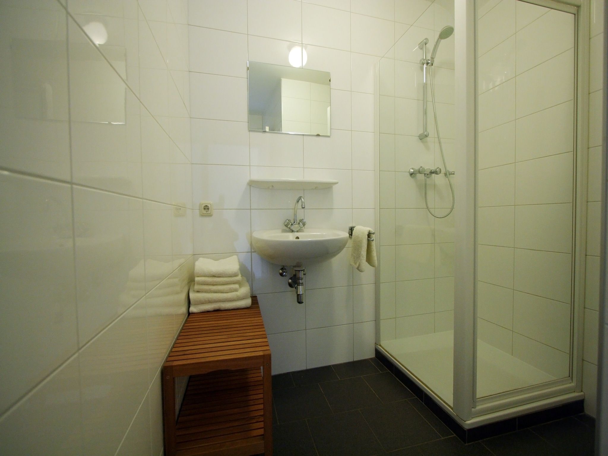 De badkamer van Hoeve in gunne winkel 1 in Wijlre