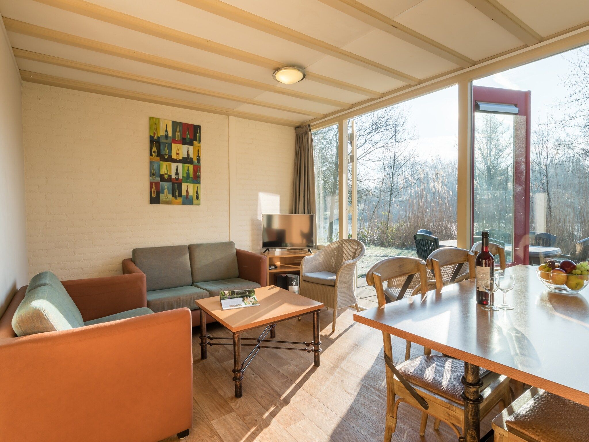 De woonkamer van Vakantiepark Klein Vink 15 in Arcen