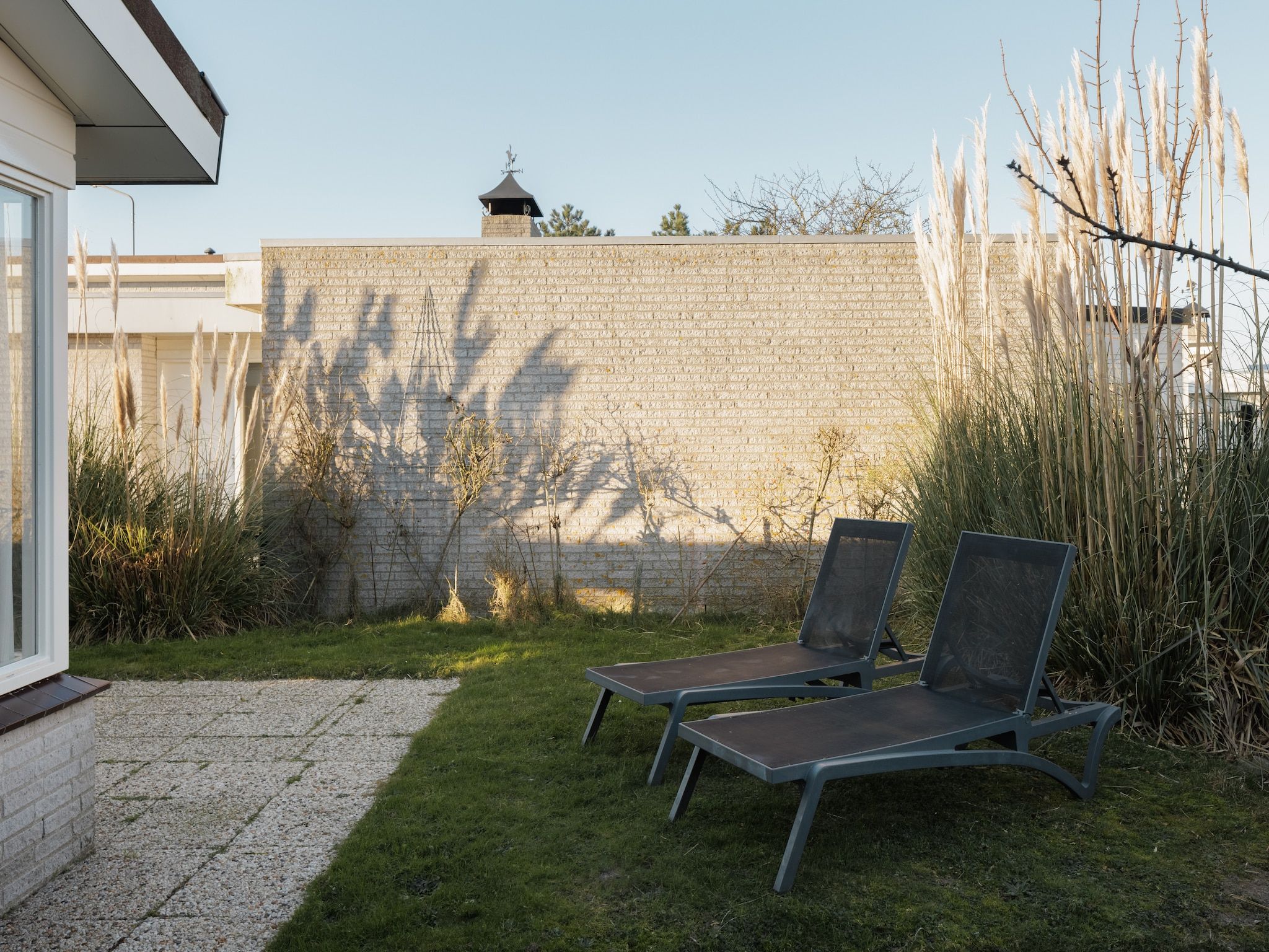 De tuin van Roompot Beach Resort 4 in Kamperland