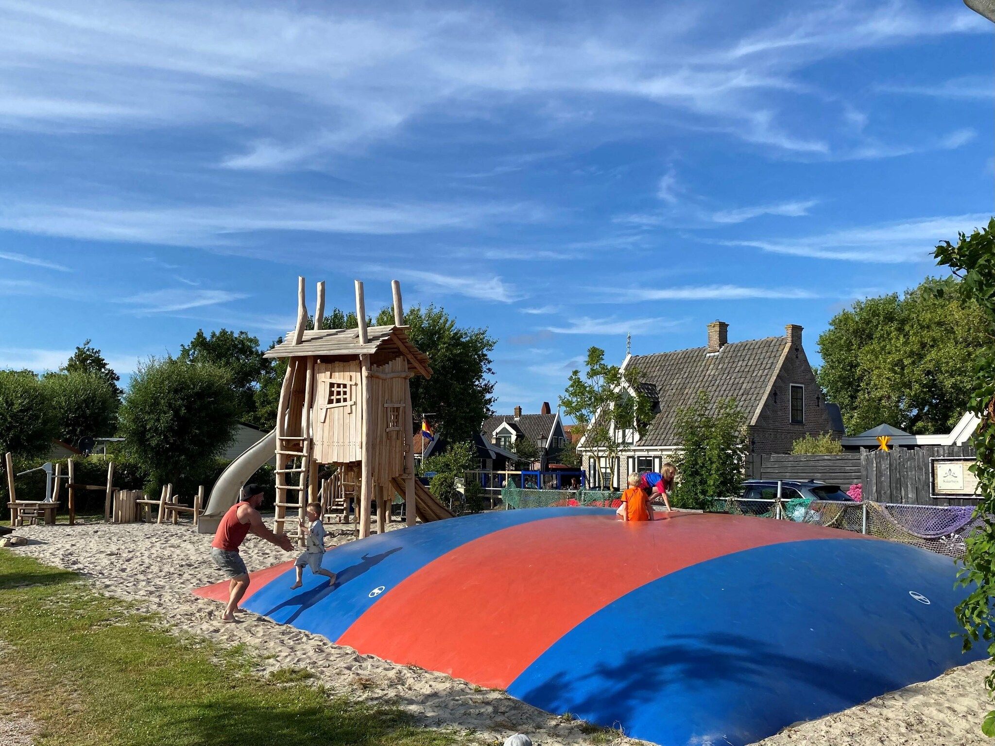 Parkfaciliteiten bij Recreatiepark Wiringherlant  - Villa 10 in Hippolytushoef