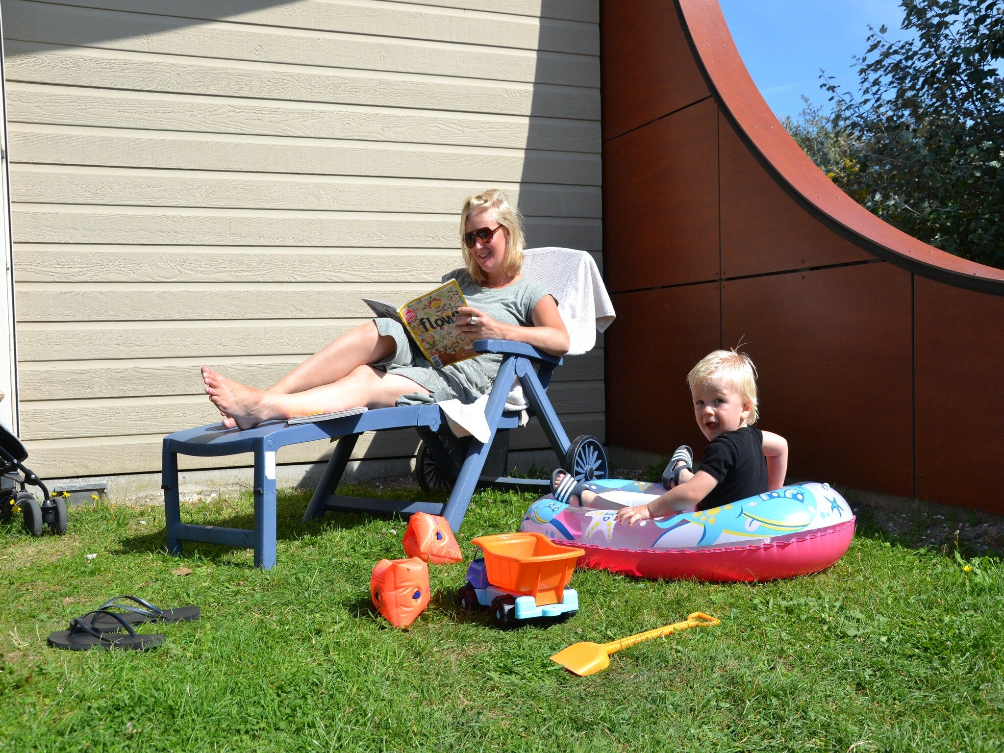 De tuin van Strandpark Vlugtenburg 5 in 's-Gravenzande
