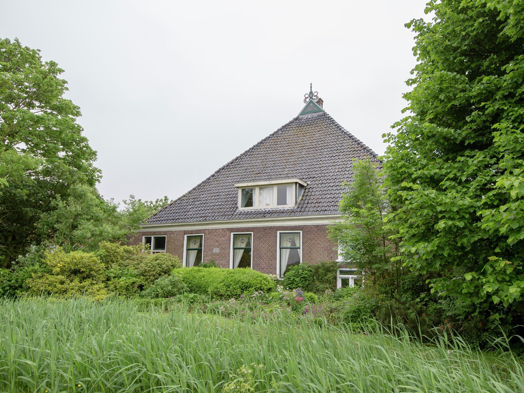 De buitenkant van De Goudsbloem in Molkwerum
