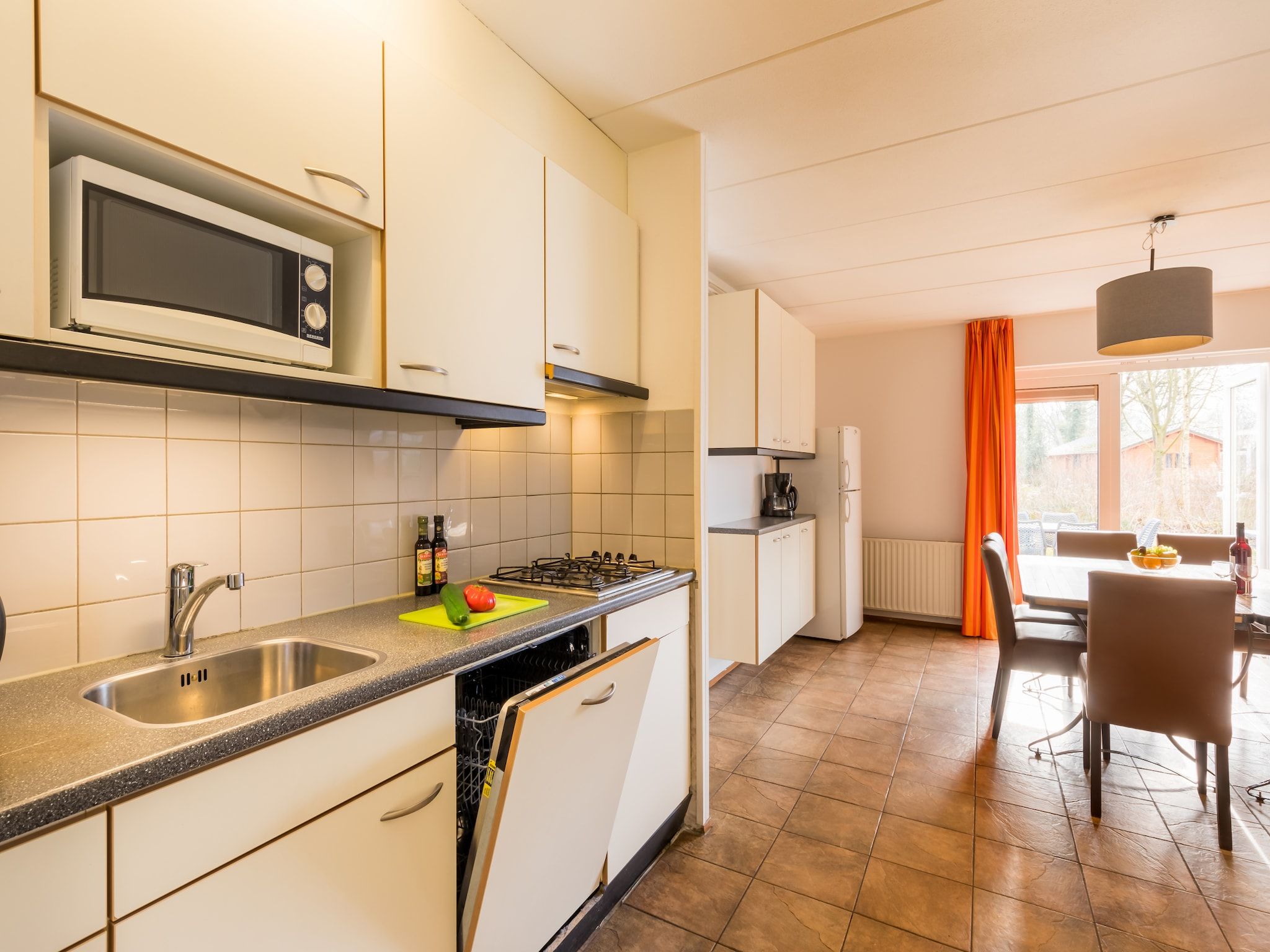 De keuken van Vakantiepark Hunzedal 6 in Borger