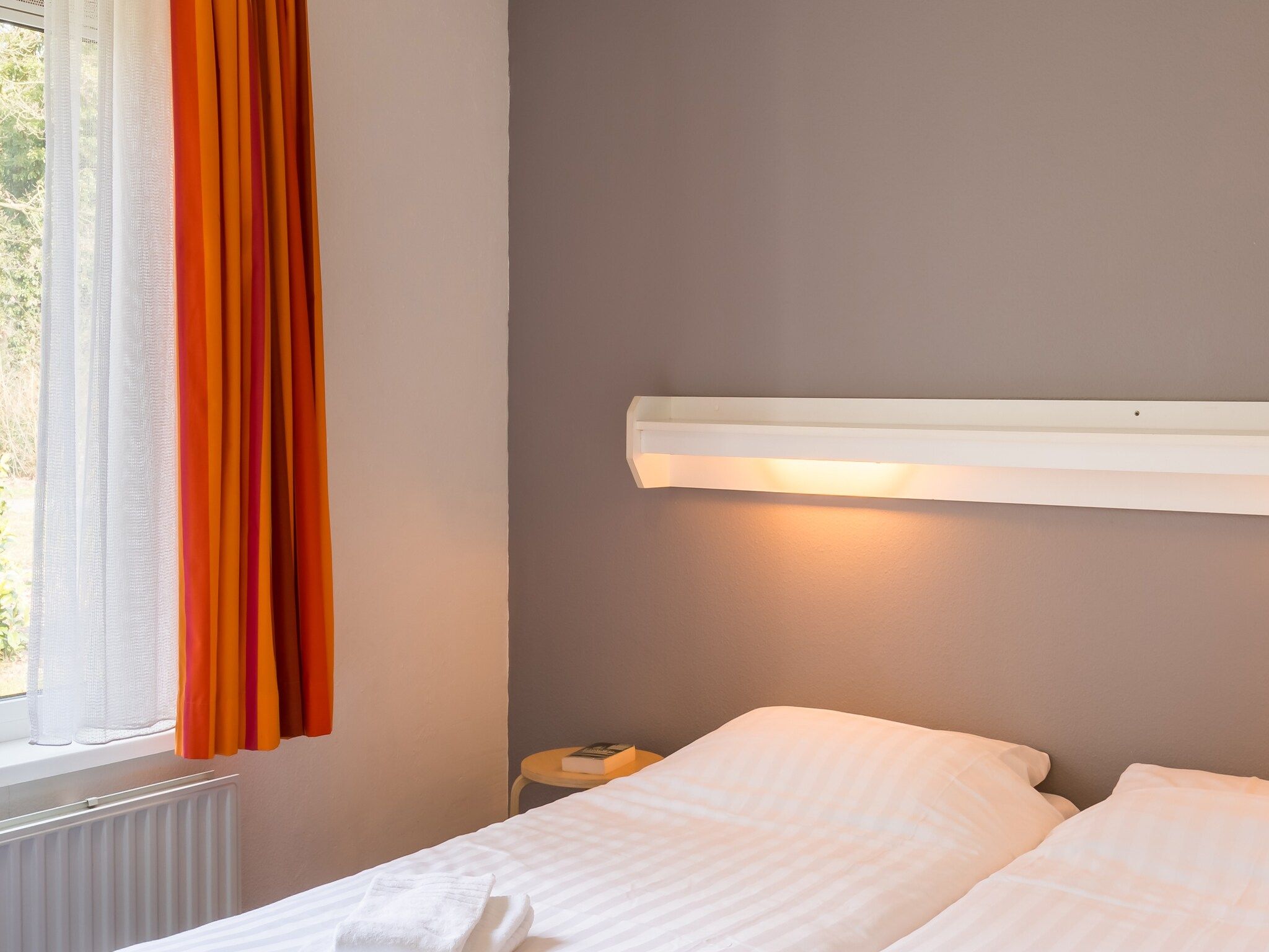 Een slaapkamer van Vakantiepark Hunzedal 6 in Borger