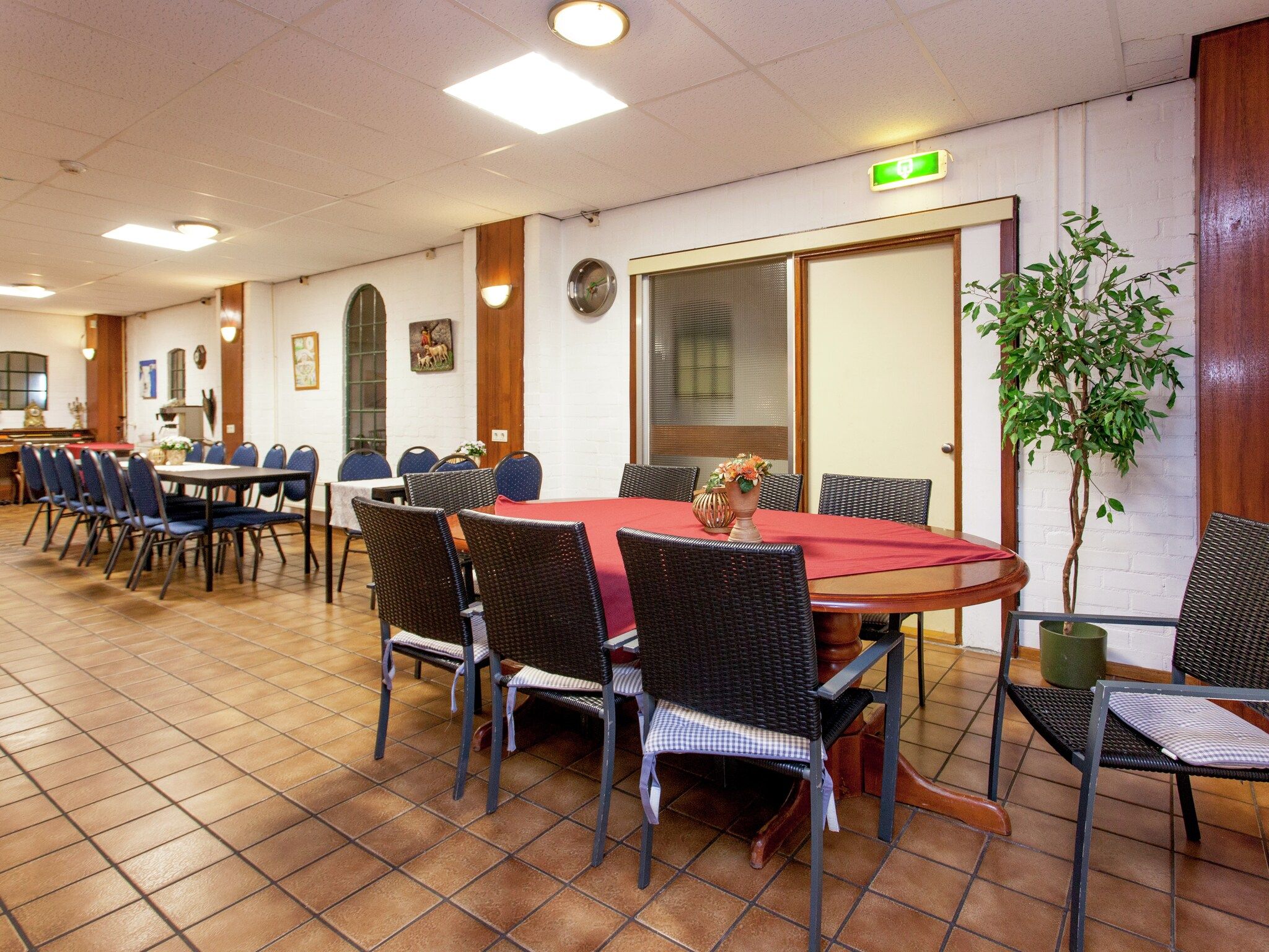 De eetkamer van De Vakantie boerderij in Holwerd