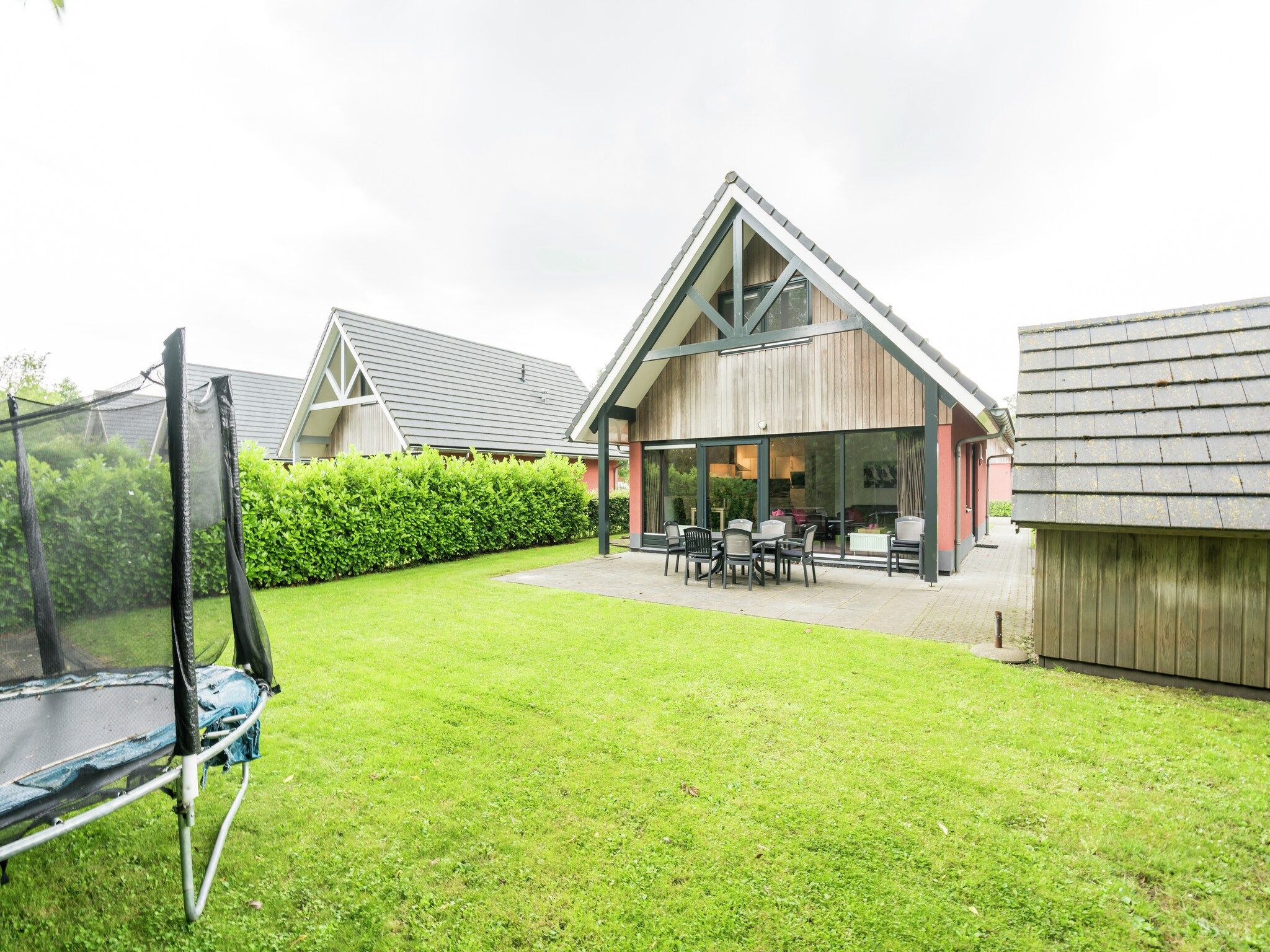 De tuin van Huize Lewis in Balk