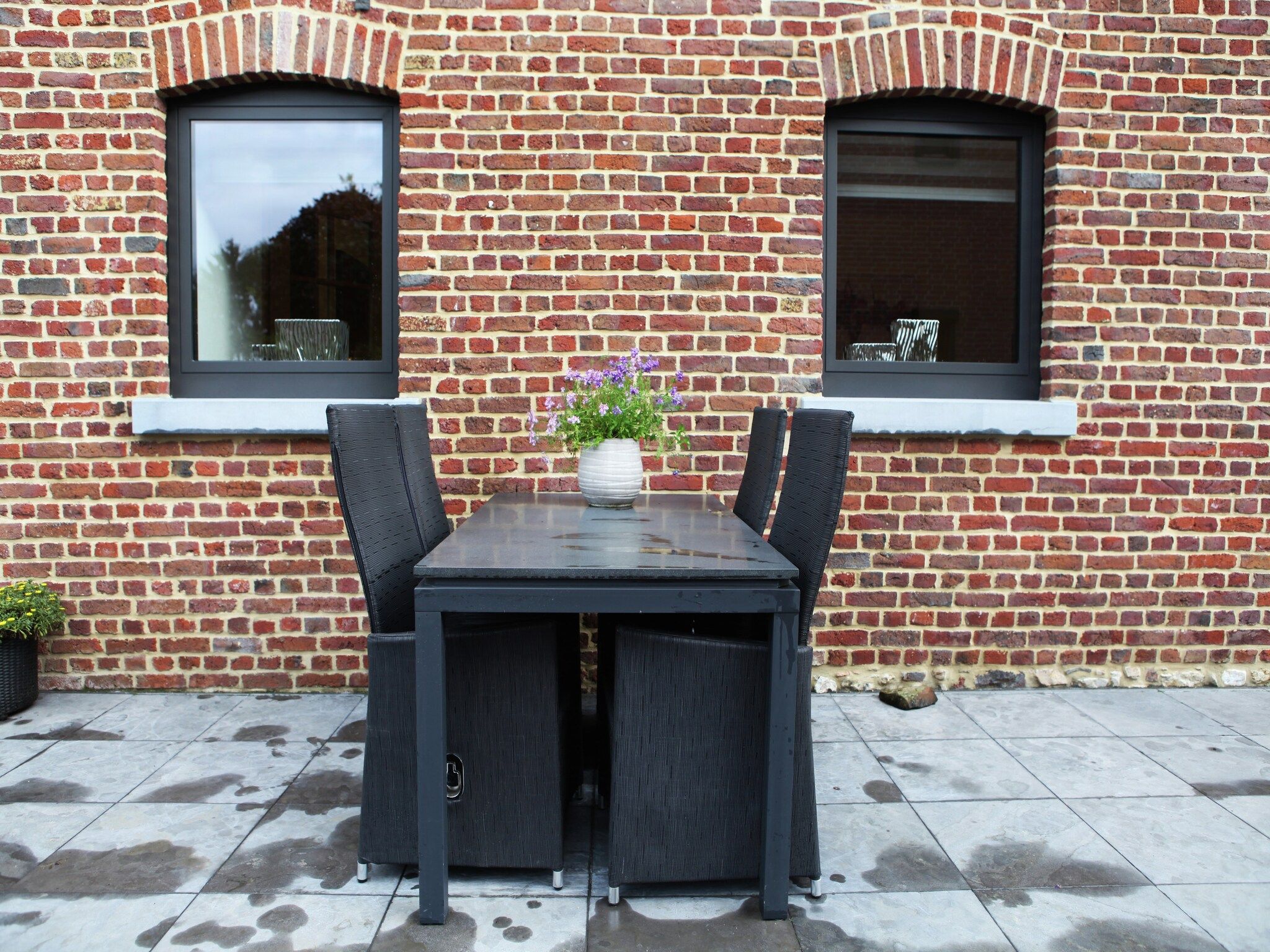 Het terras van i gen Roemel in Epen