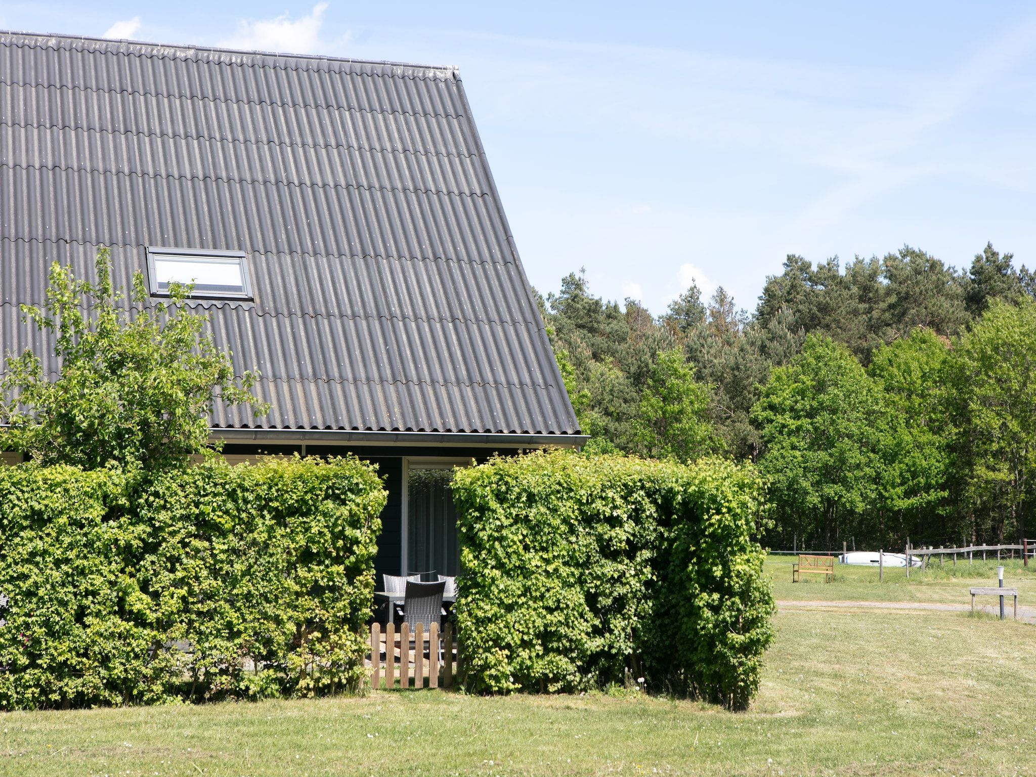 De tuin van Vakantiepark Horsetellerie 4 in Hardenberg (rheezerveen)