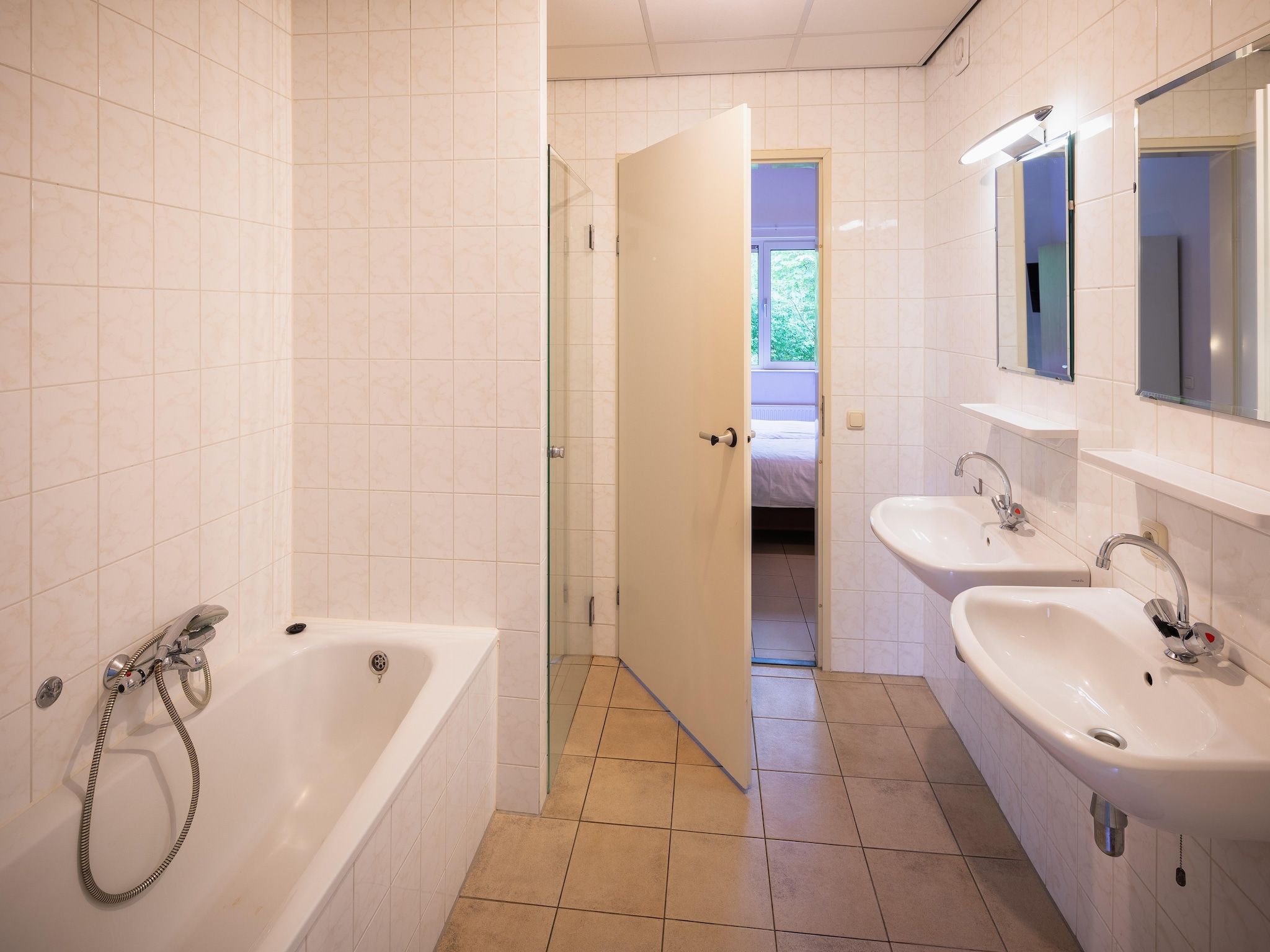 De badkamer van Vakantiepark de Berkenhorst 8 in Kootwijk