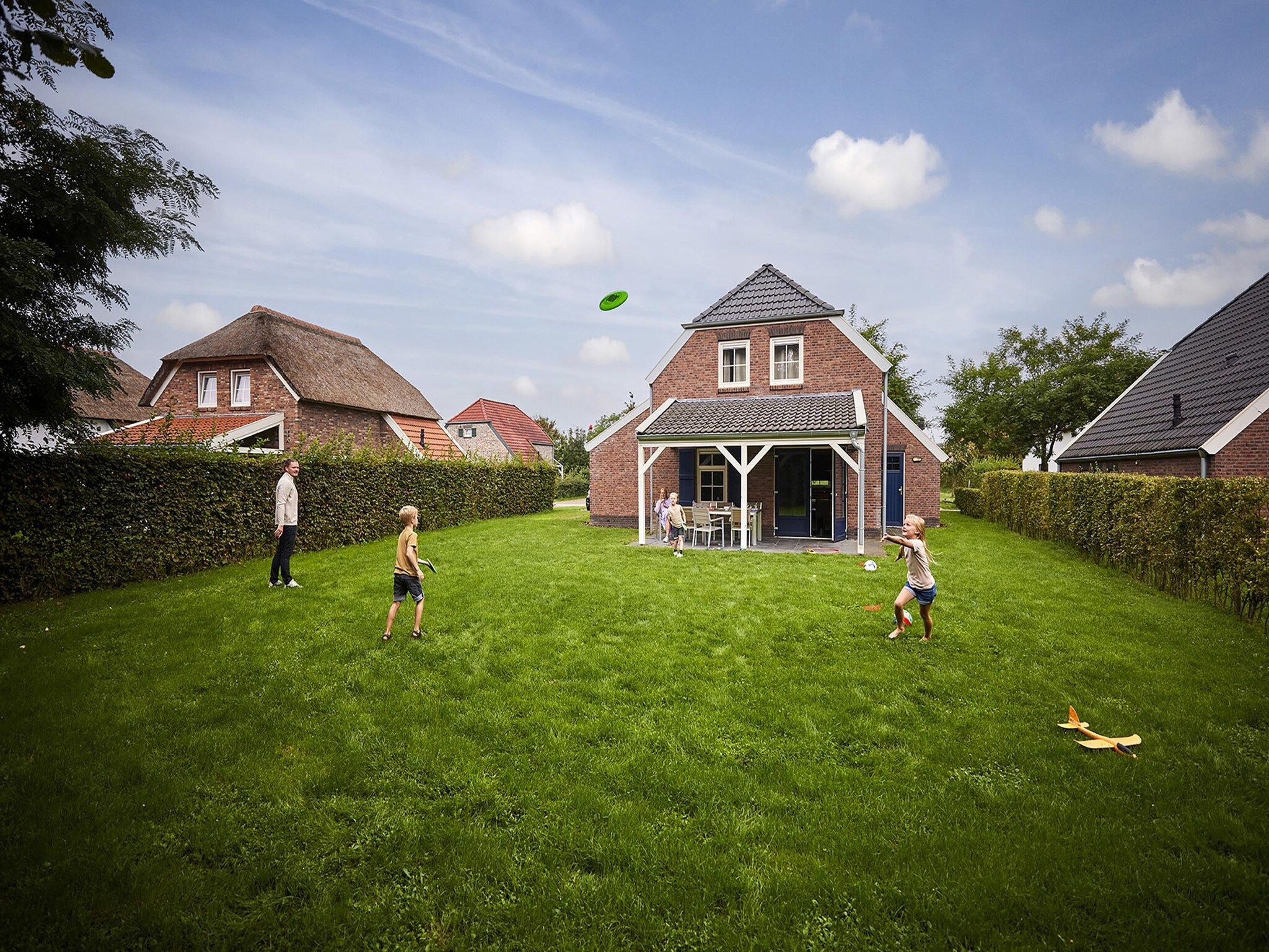 De tuin van Buitenhof De Leistert 13 in Roggel