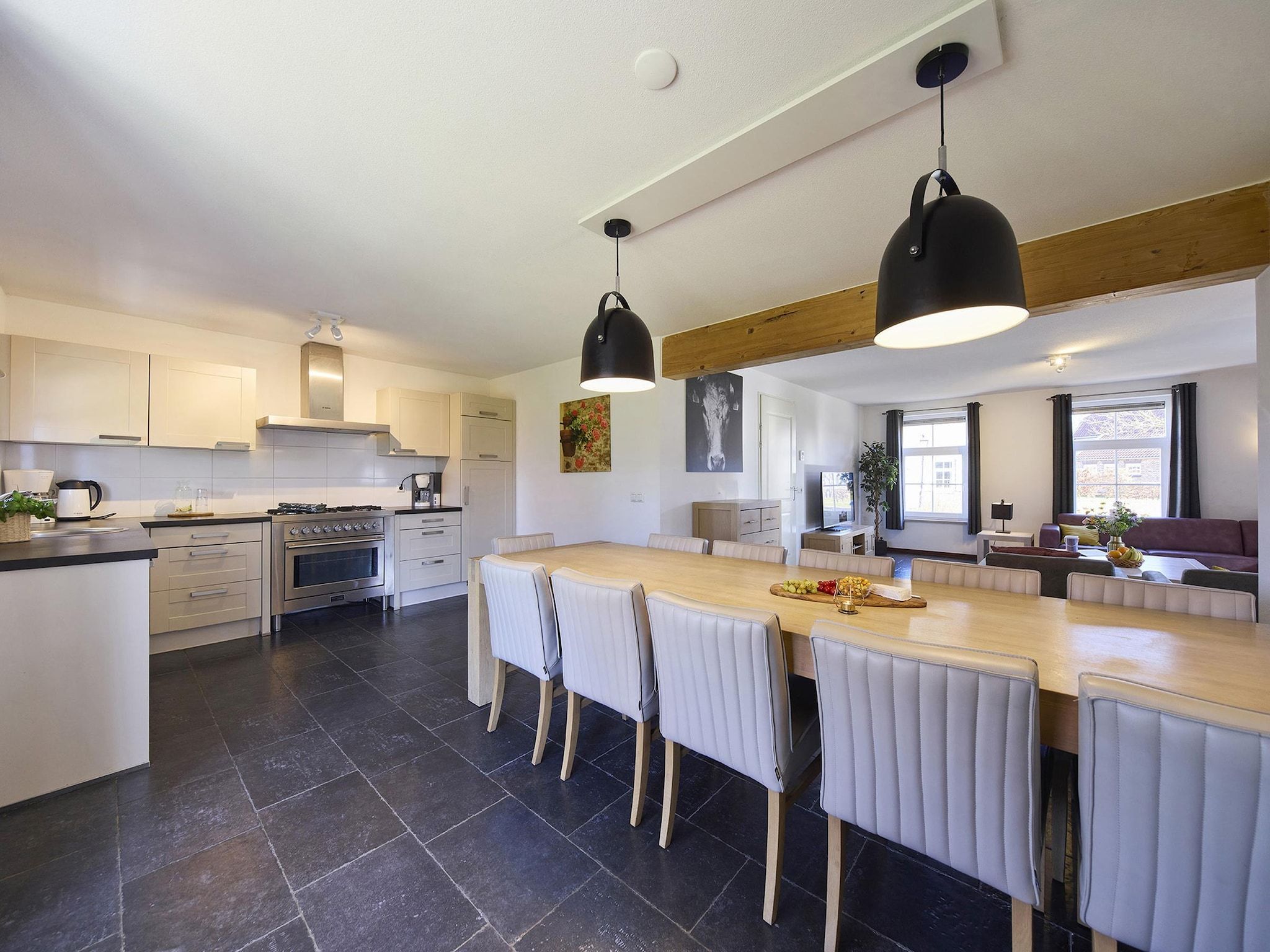 De eetkamer van Buitenhof De Leistert 7 in Roggel