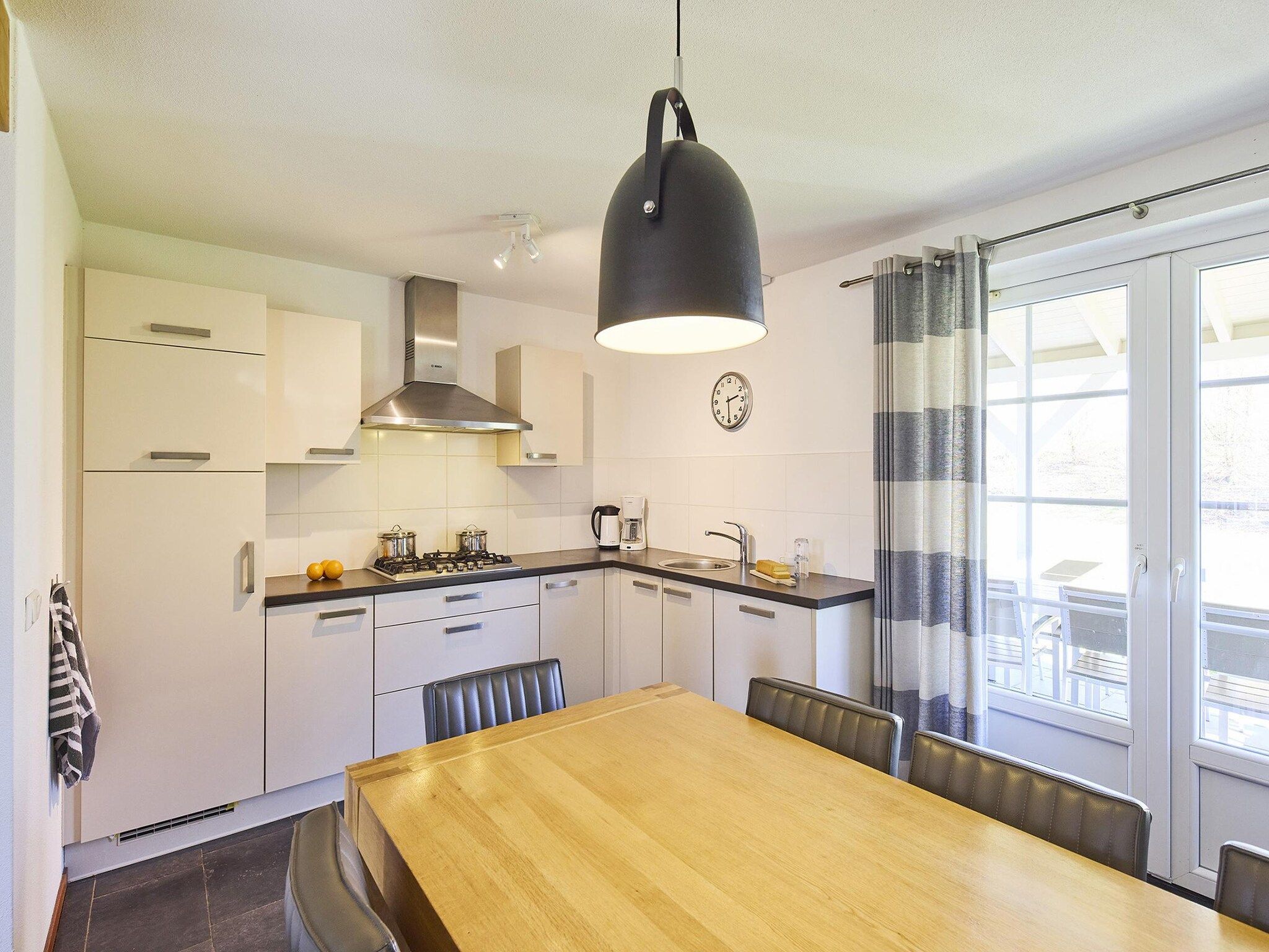 De keuken van Buitenhof De Leistert 12 in Roggel