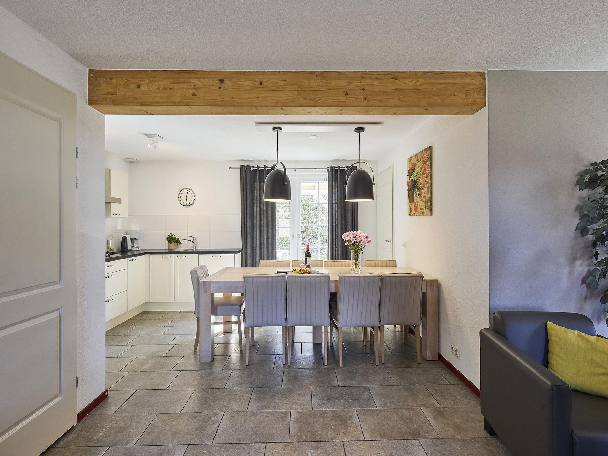 De eetkamer van Buitenhof De Leistert 11 in Roggel