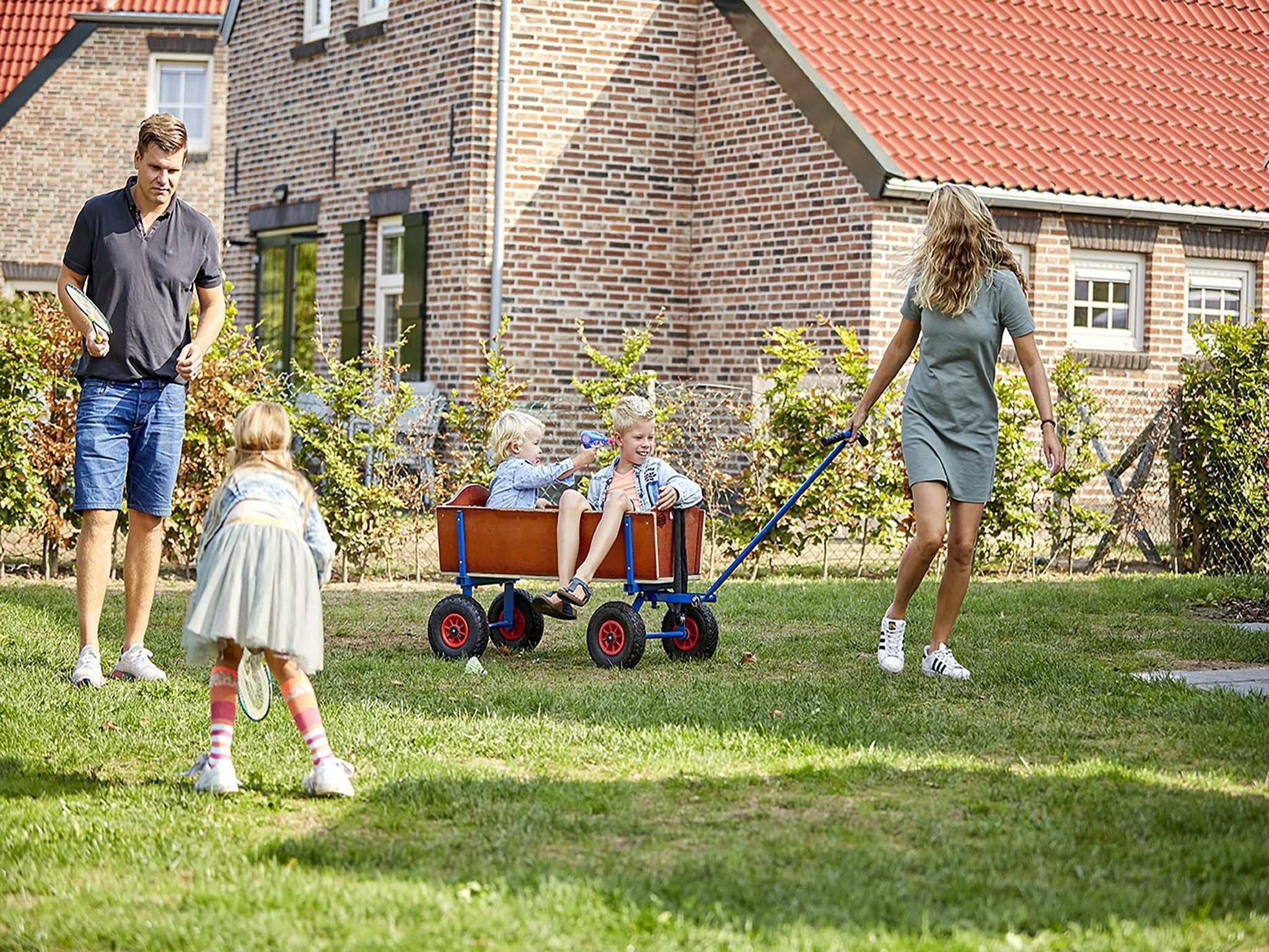 De tuin van Buitenhof De Leistert 10 in Roggel