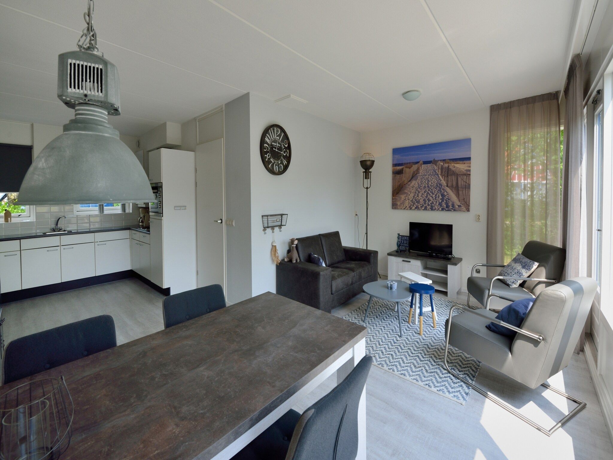 De woonkamer van Villapark Schildmeer 4 in Steendam