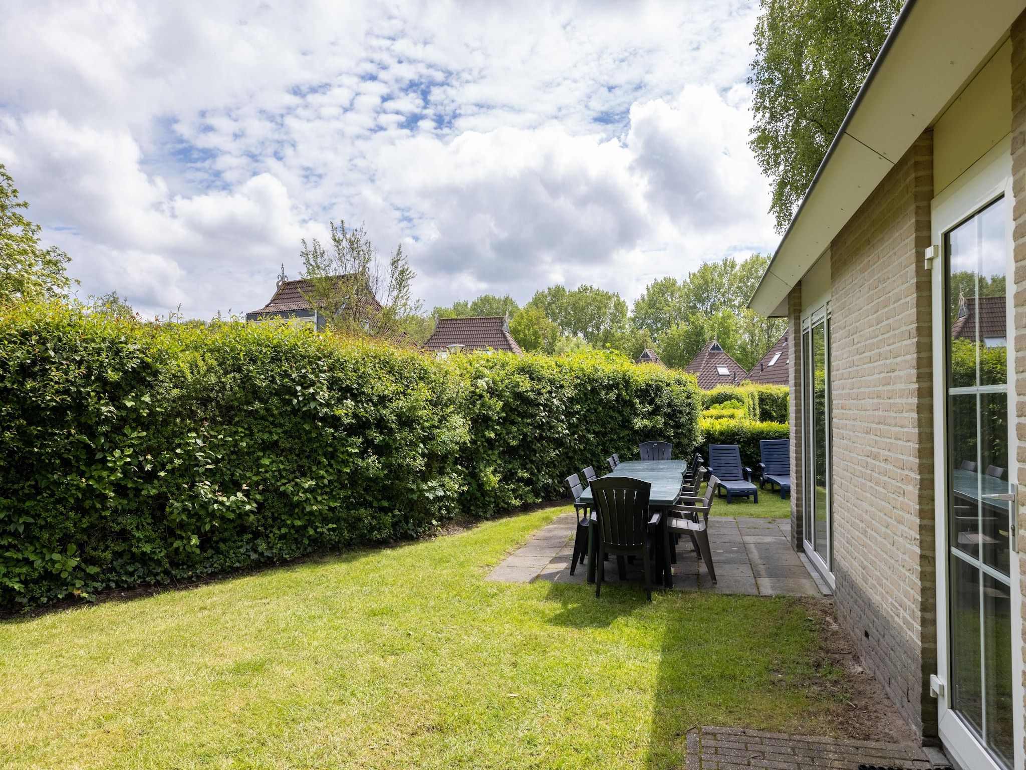De tuin van Buitenplaats It Wiid 5 in Eernewoud