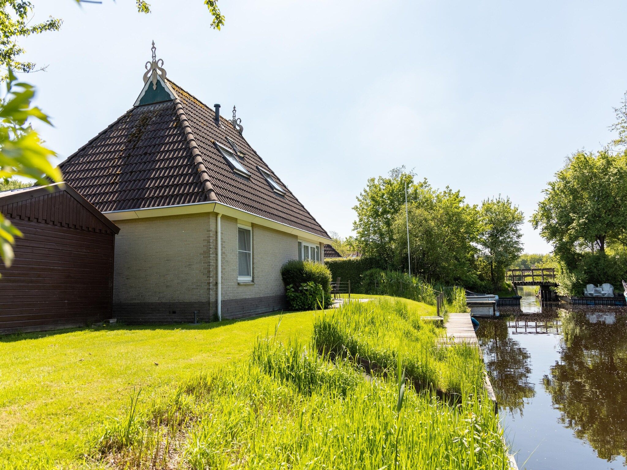 De tuin van Buitenplaats It Wiid 4 in Eernewoud