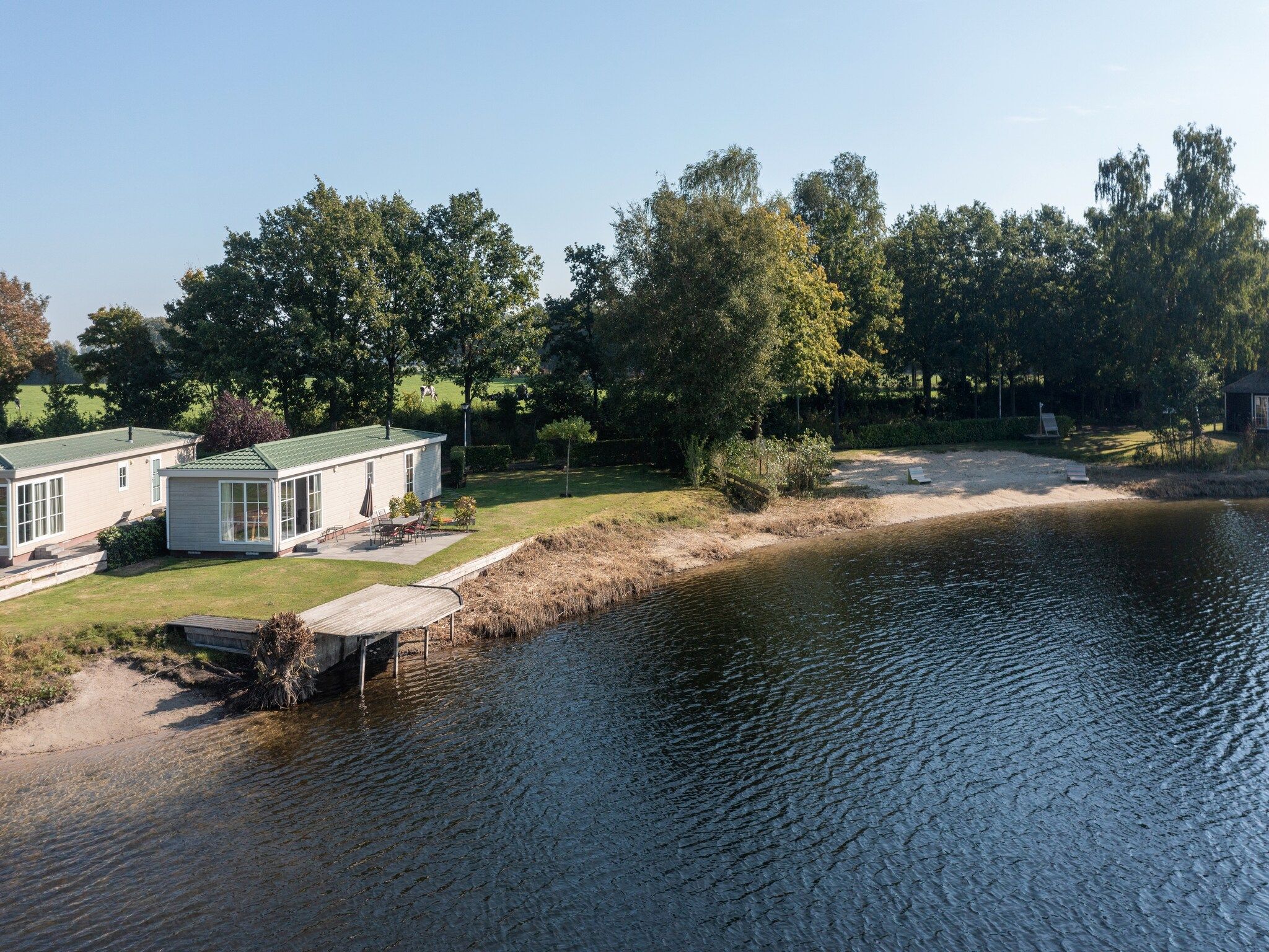 De buitenkant van Recreatiepark Tolplas 7 in Hoge Hexel