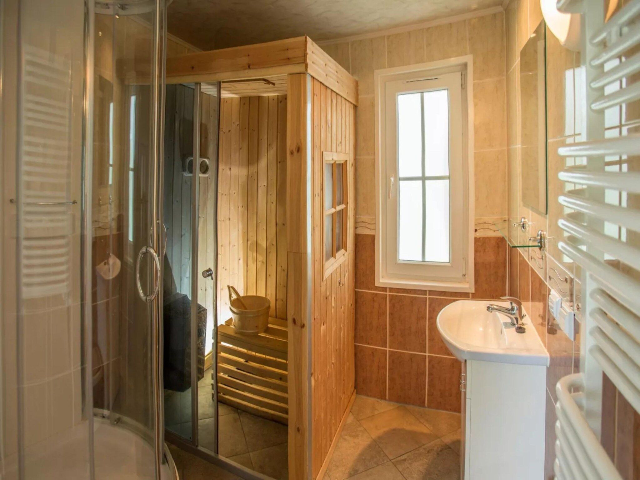 De badkamer van Recreatiepark Tolplas 7 in Hoge Hexel