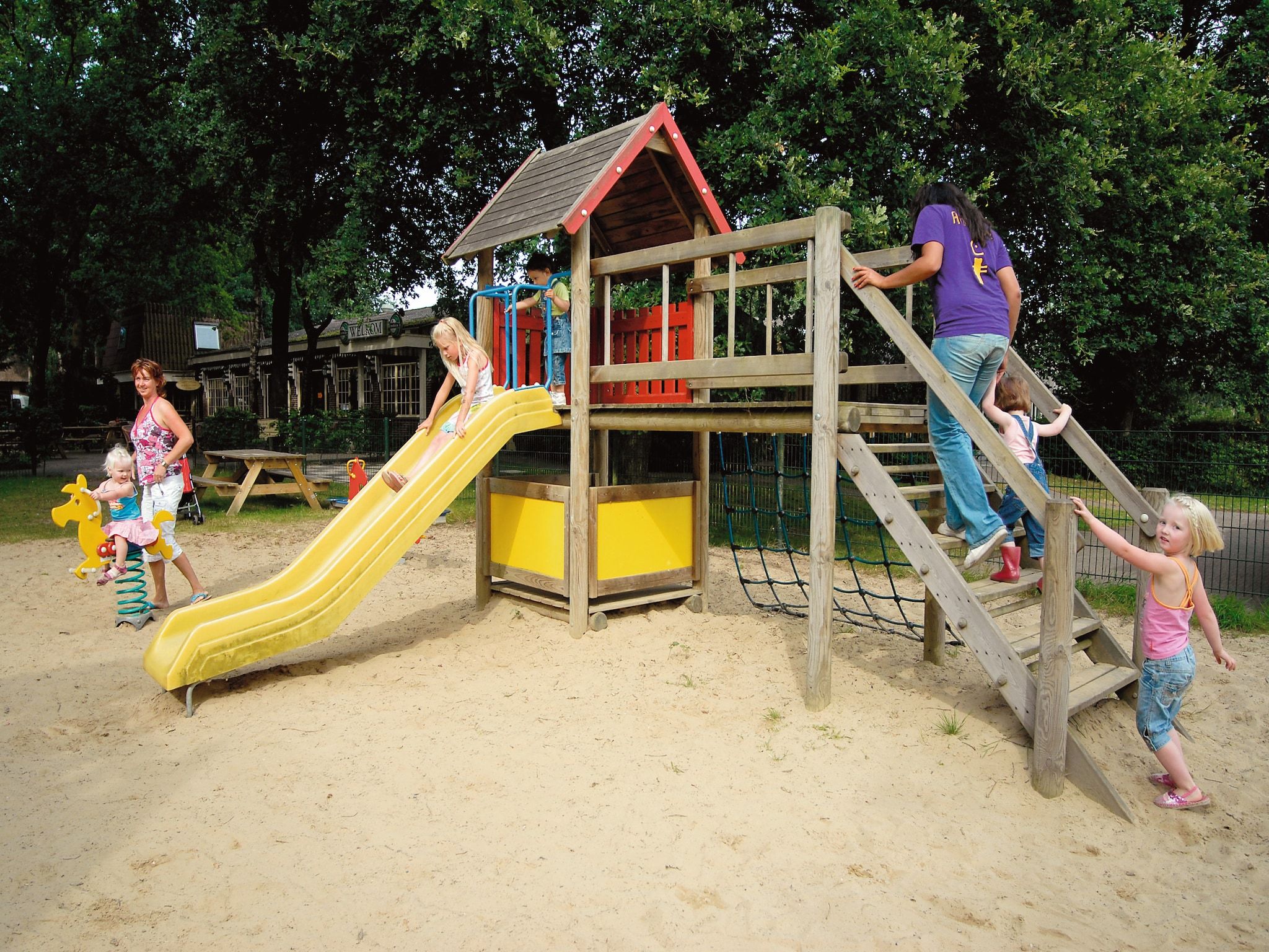 Parkfaciliteiten bij Recreatiepark Tolplas 8 in Hoge Hexel