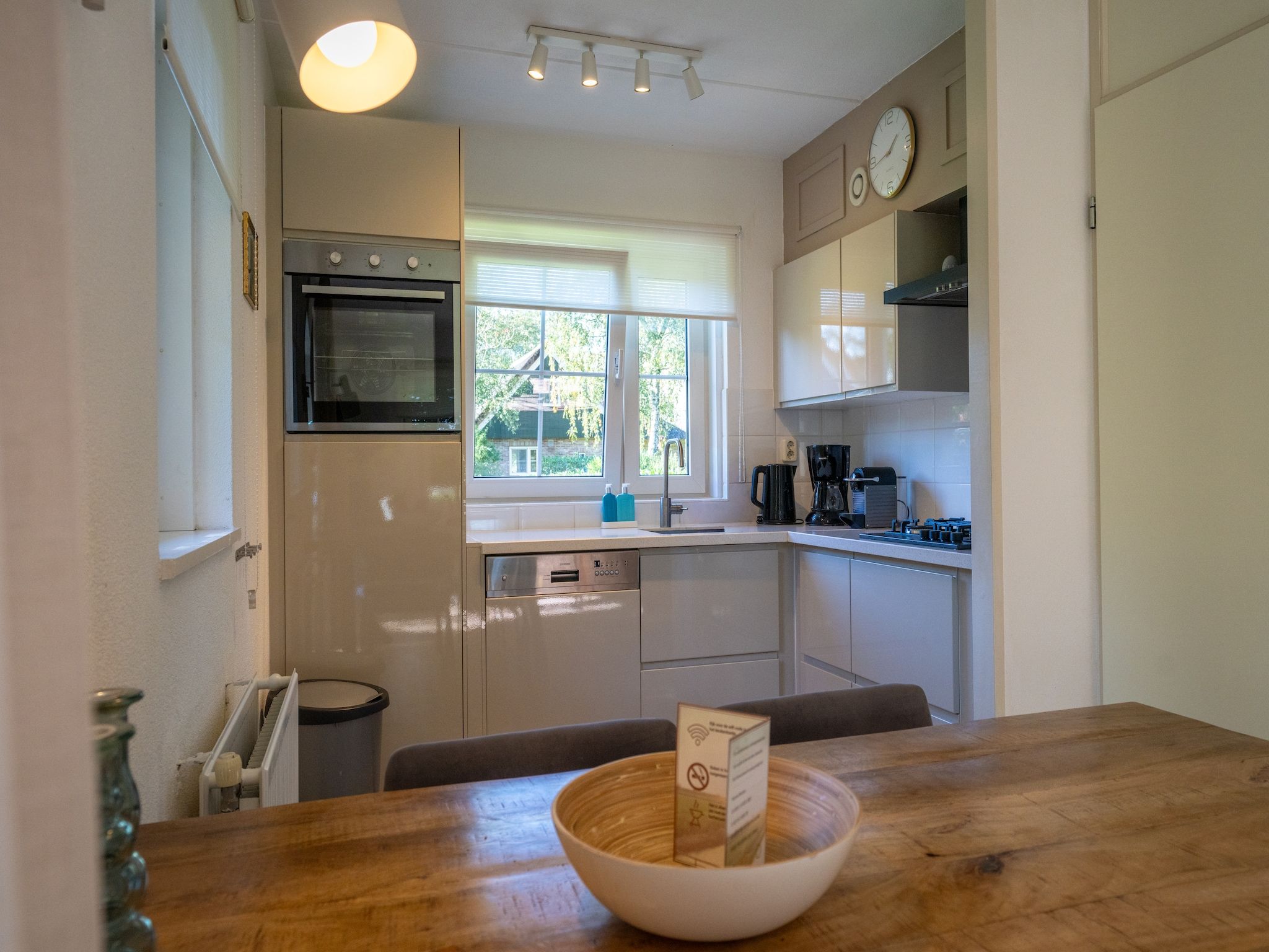 De keuken van Villapark De Weerribben 2 in Paasloo