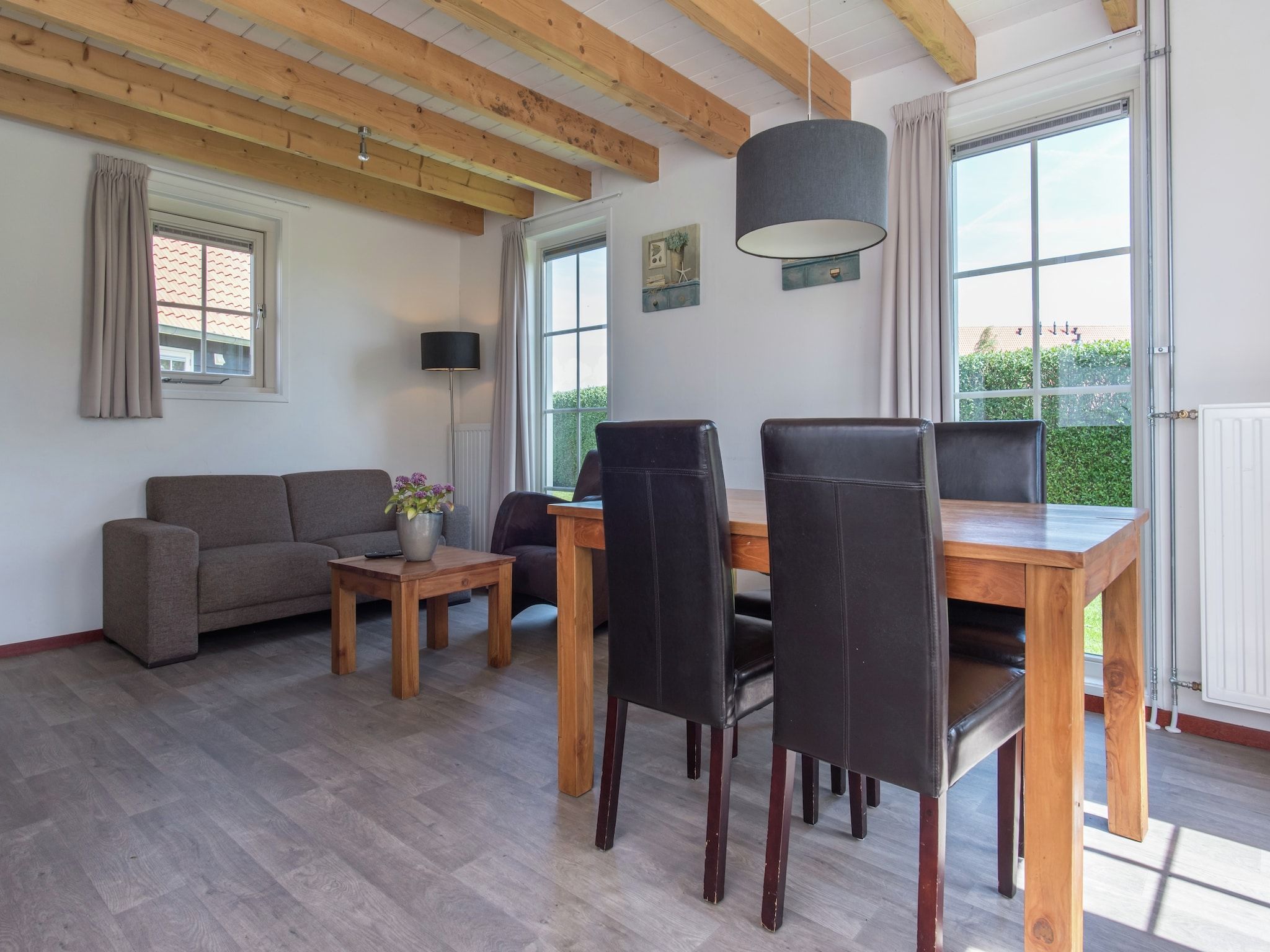 De woonkamer van Recreatiepark de Stelhoeve 1 in Wemeldinge