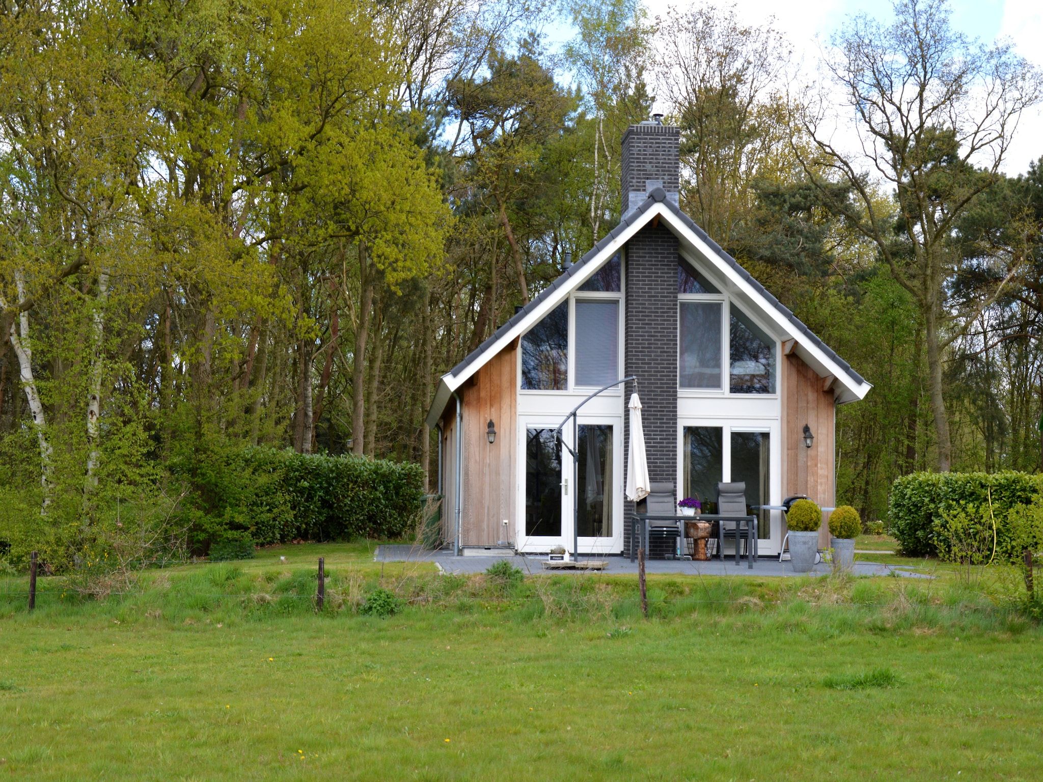 De buitenkant van Veldzicht in Reutum-Weerselo
