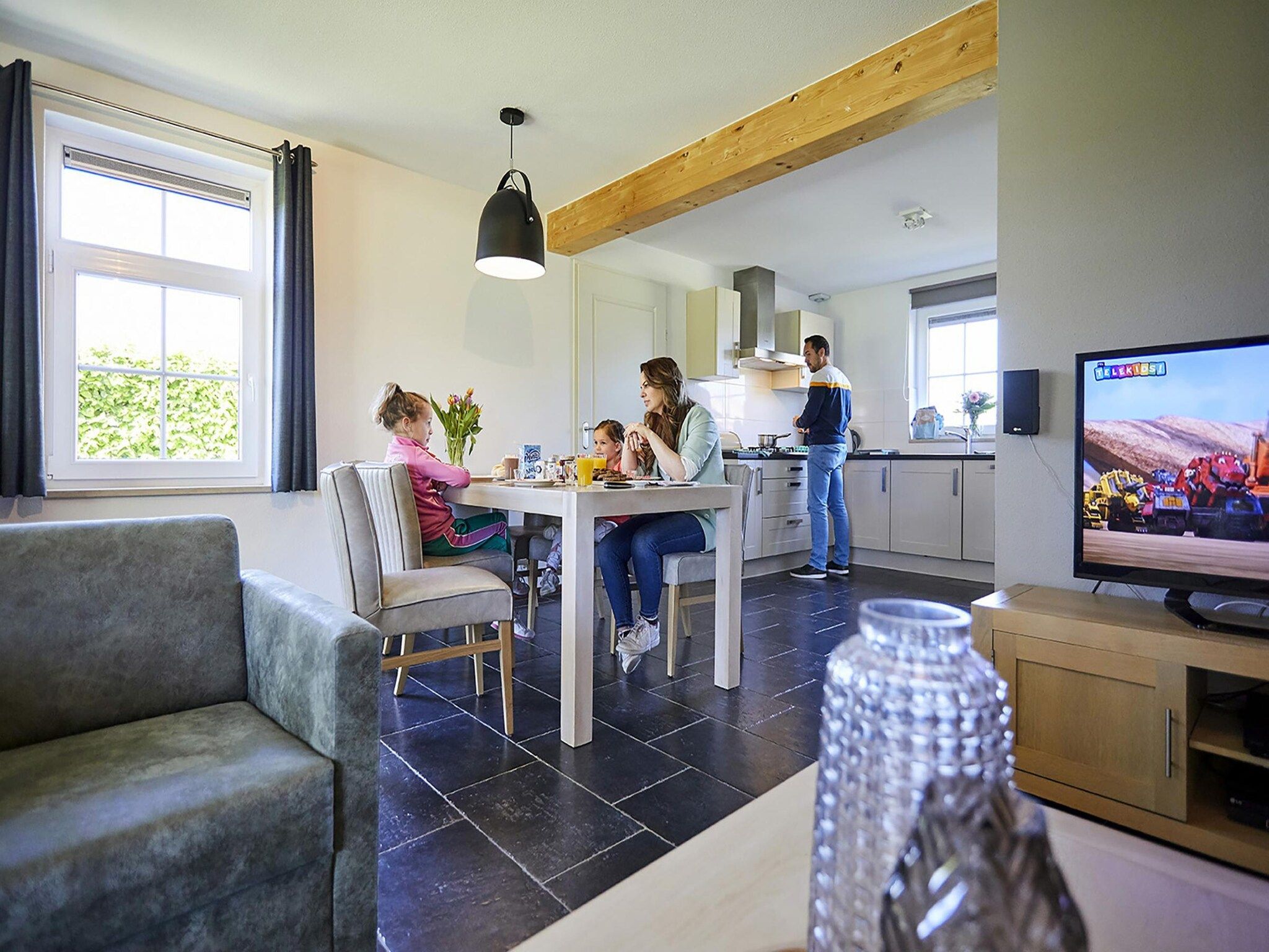De eetkamer van Buitenhof De Leistert 3 in Roggel